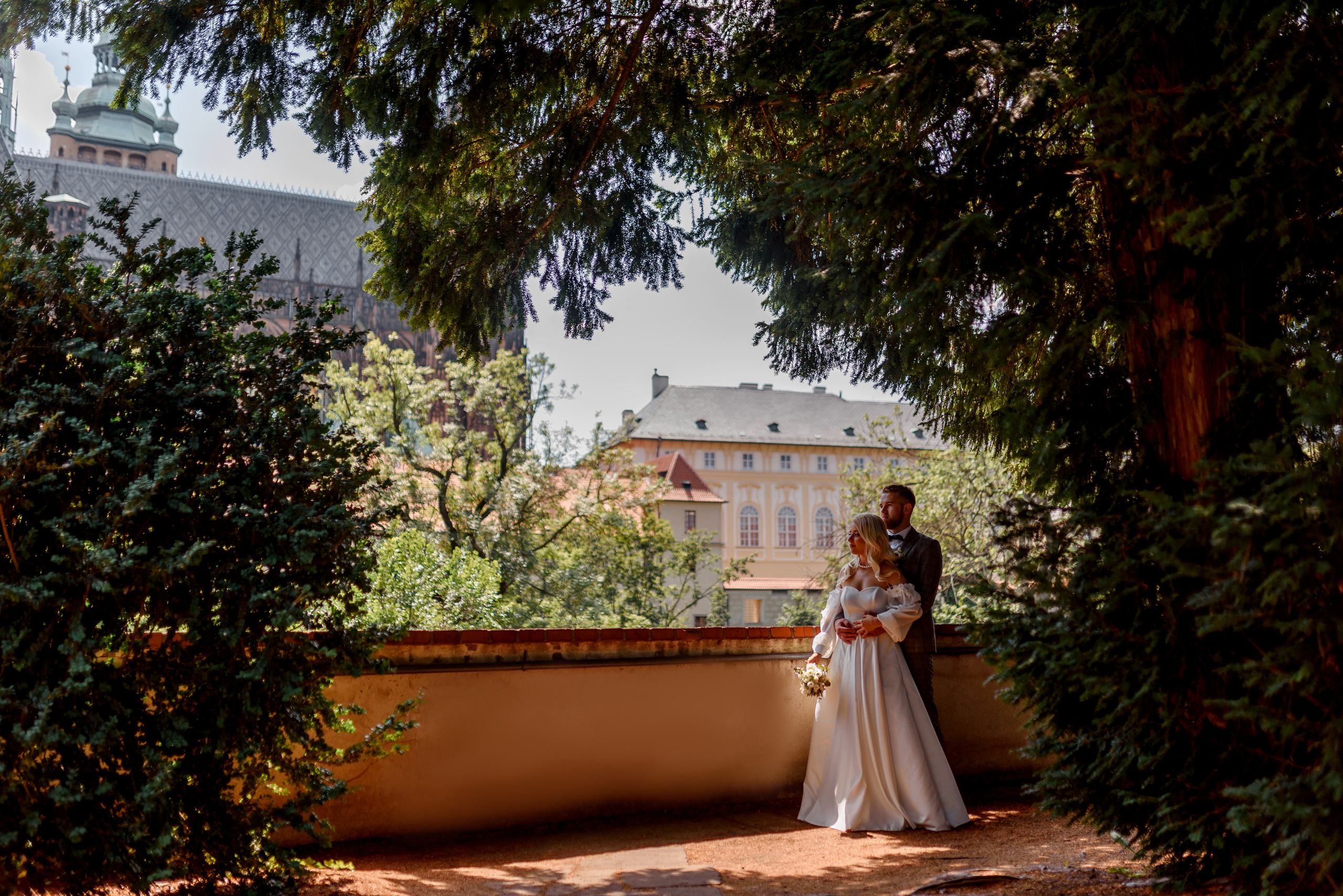 Queen garden. Wedding and family photographer