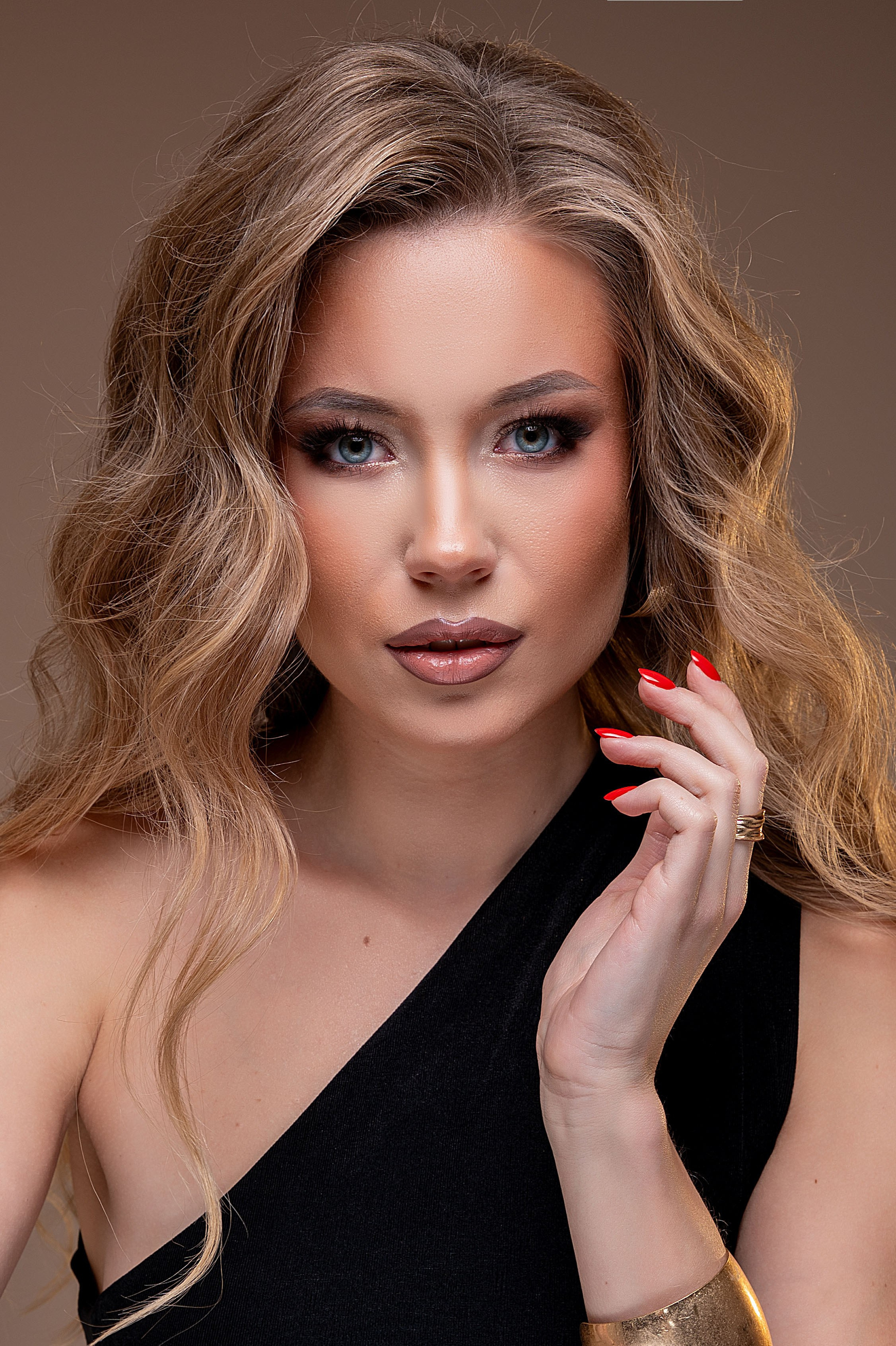 Nina. Wedding and family photographer