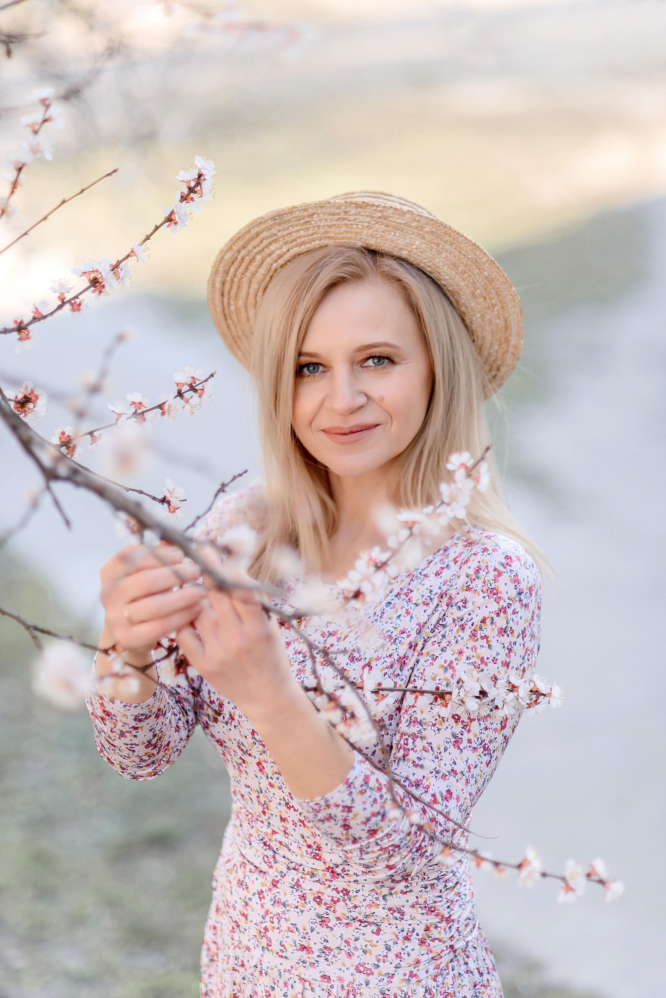 Весна, цветение. Wedding and family photographer