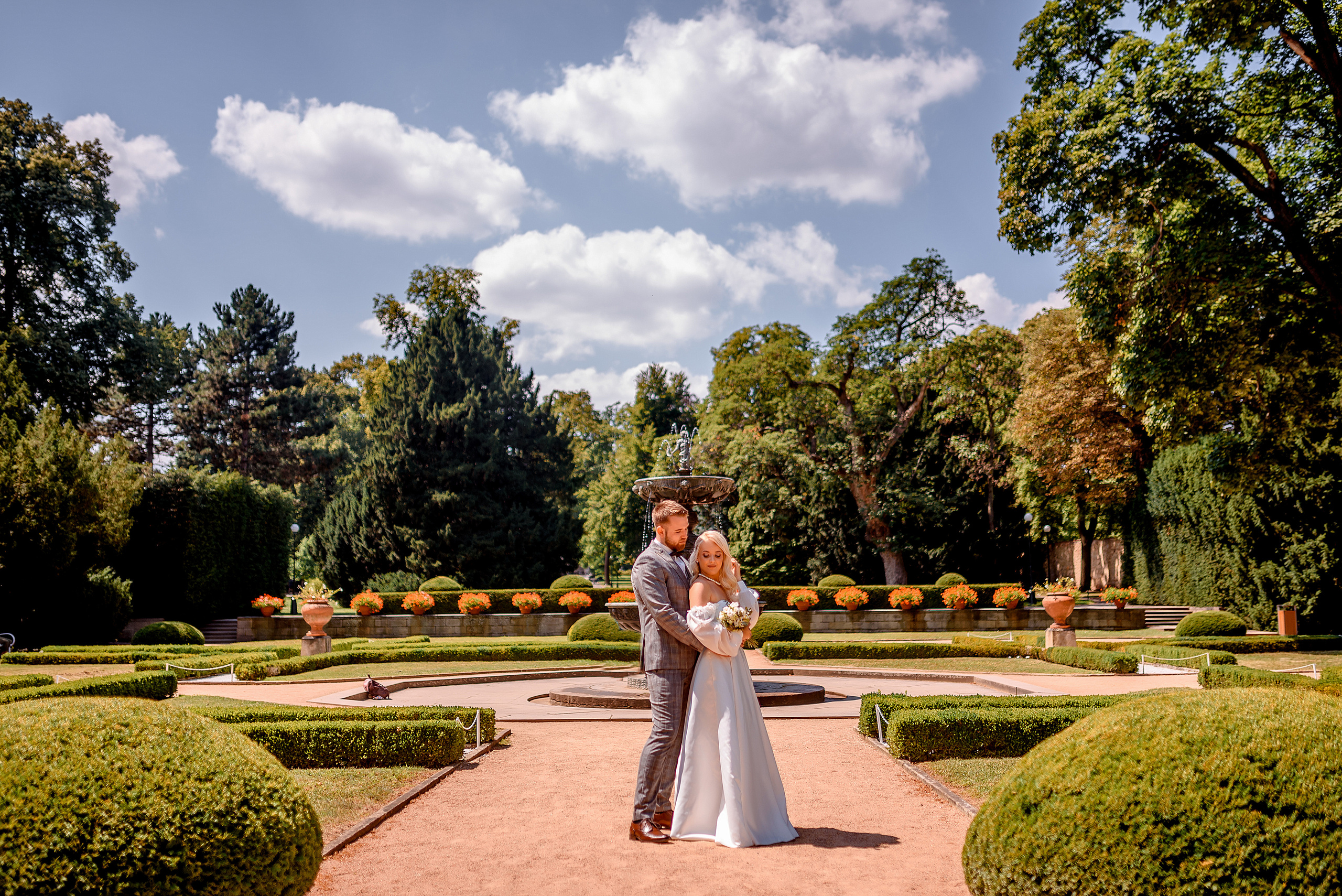 Queen garden. Wedding and family photographer