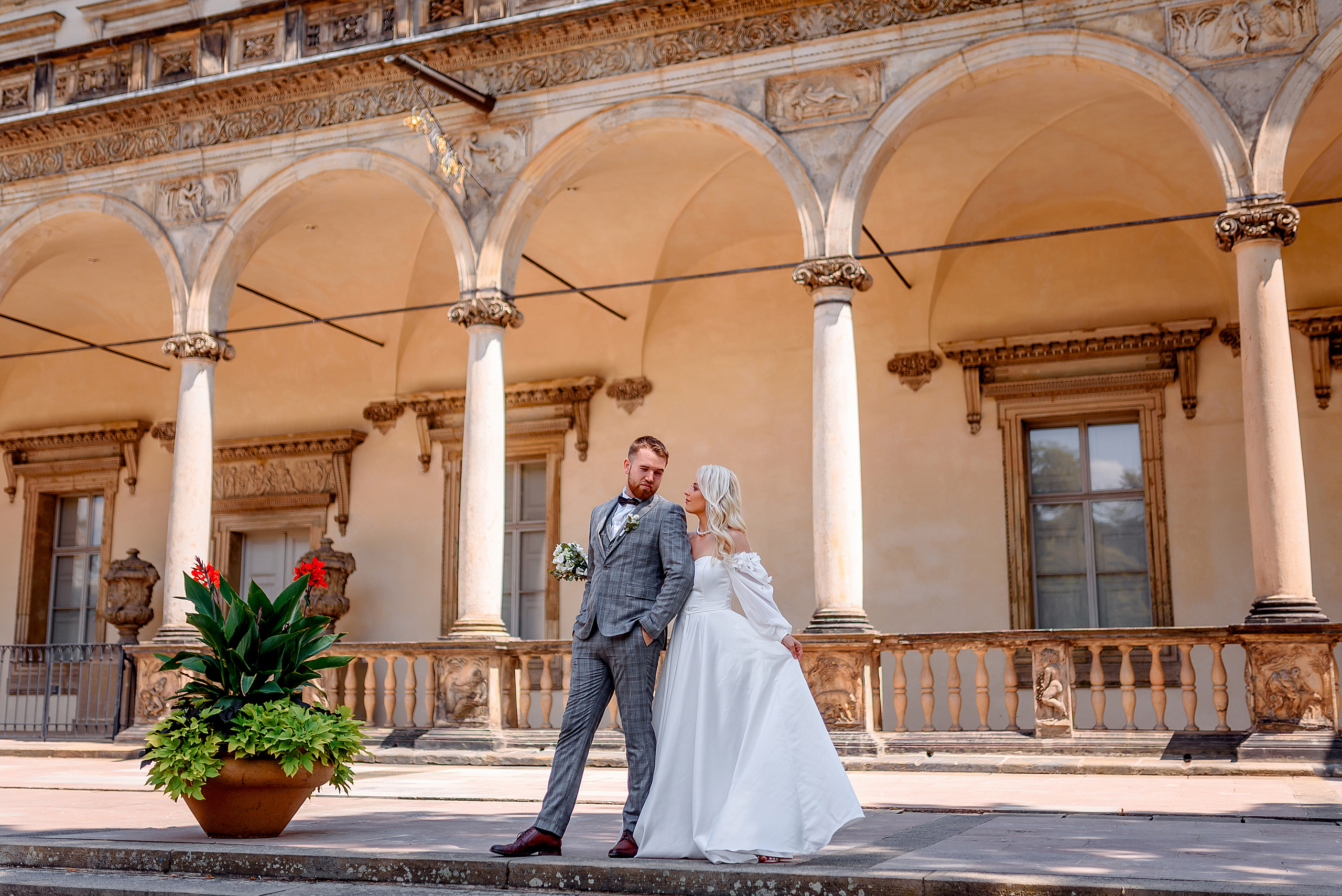 Queen garden. Wedding and family photographer