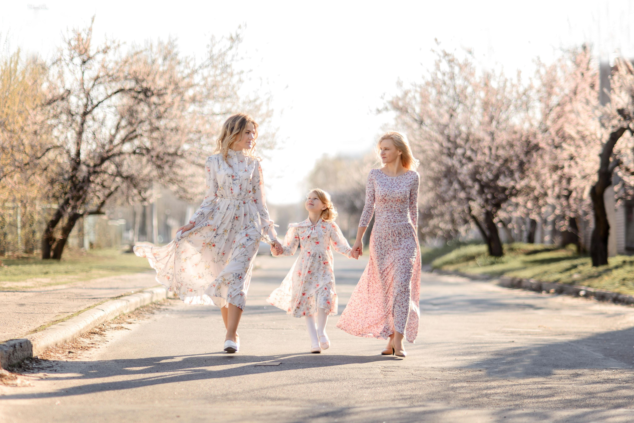 Весна, цветение. Wedding and family photographer