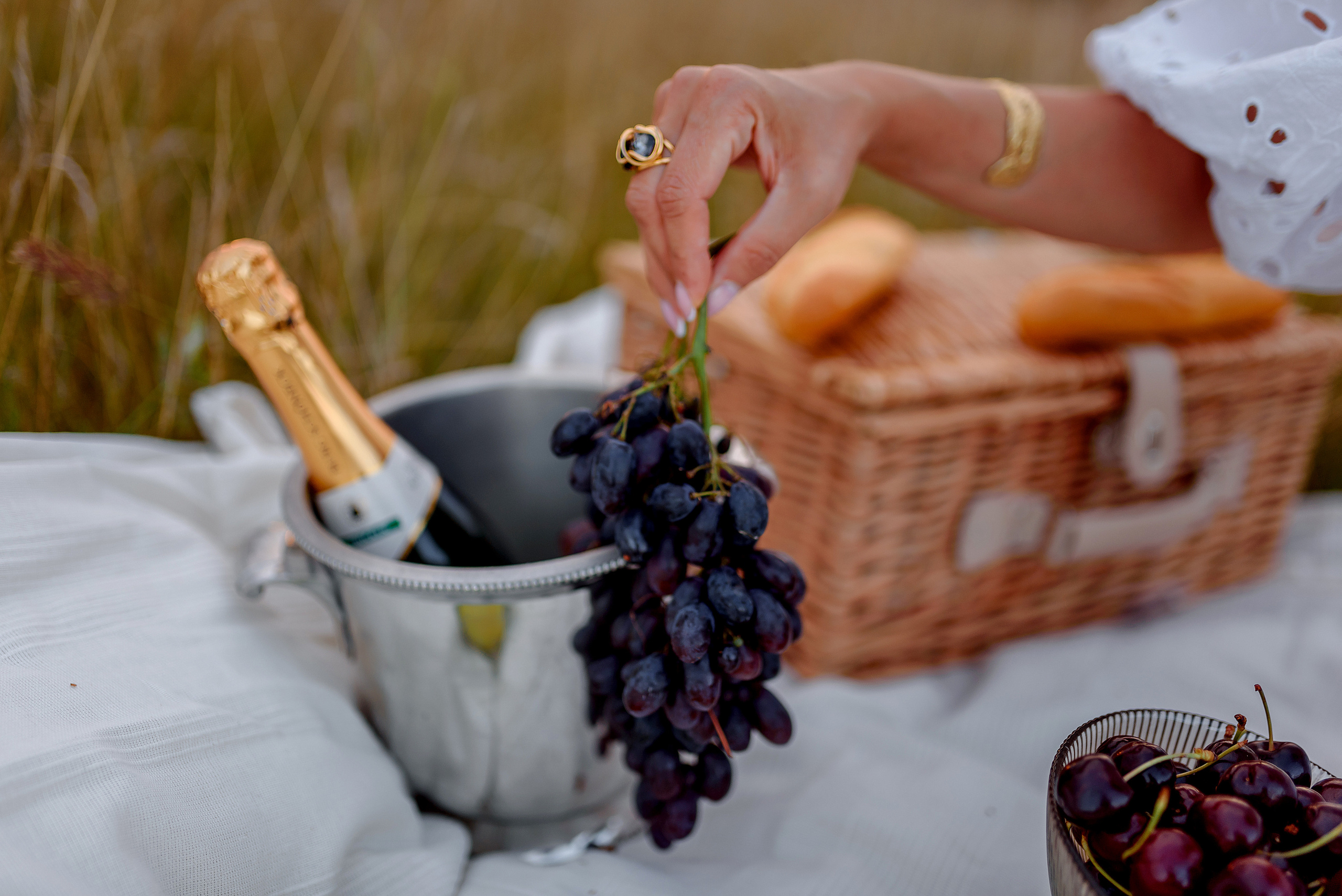 Uliana. Wedding and family photographer