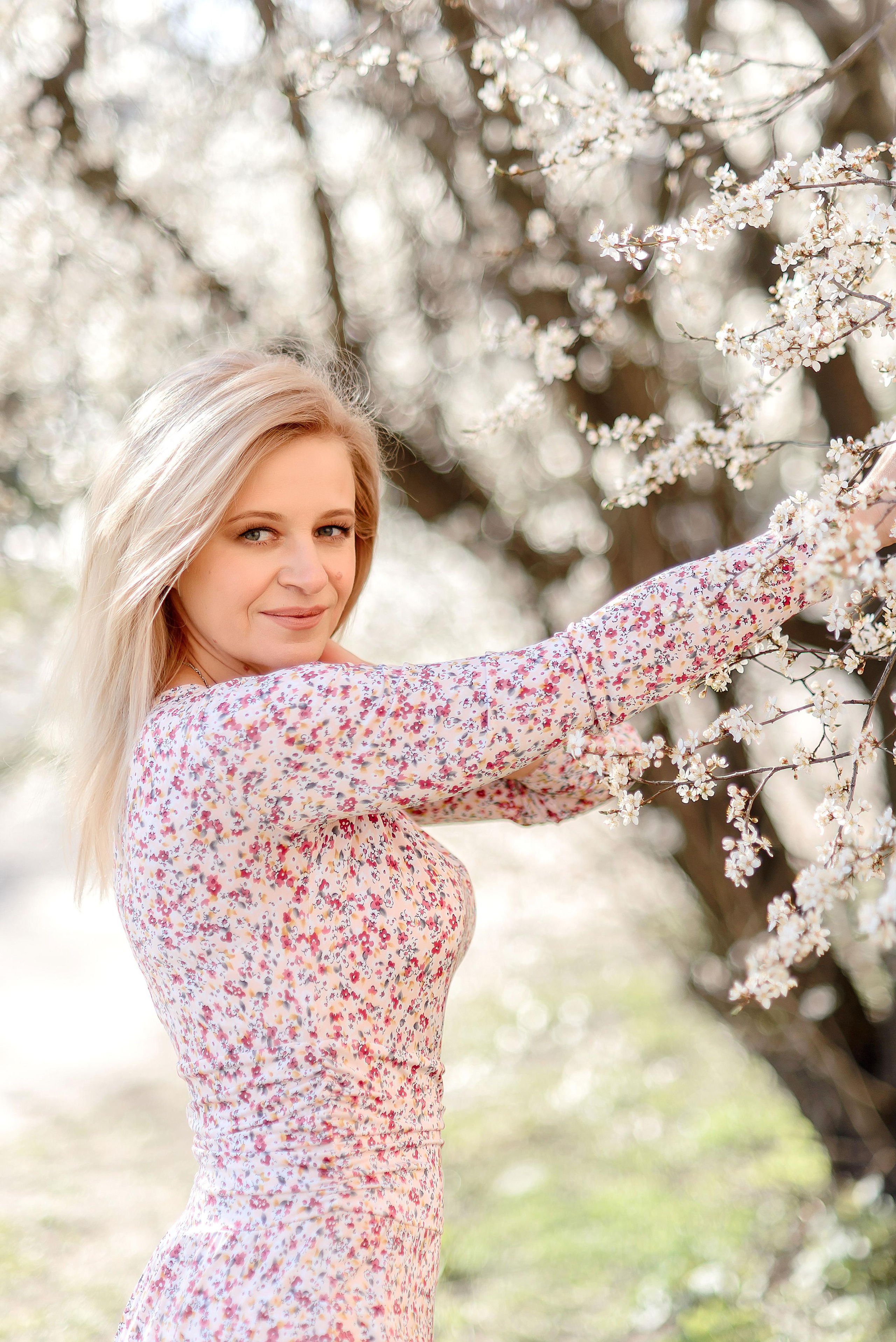 Весна, цветение. Wedding and family photographer