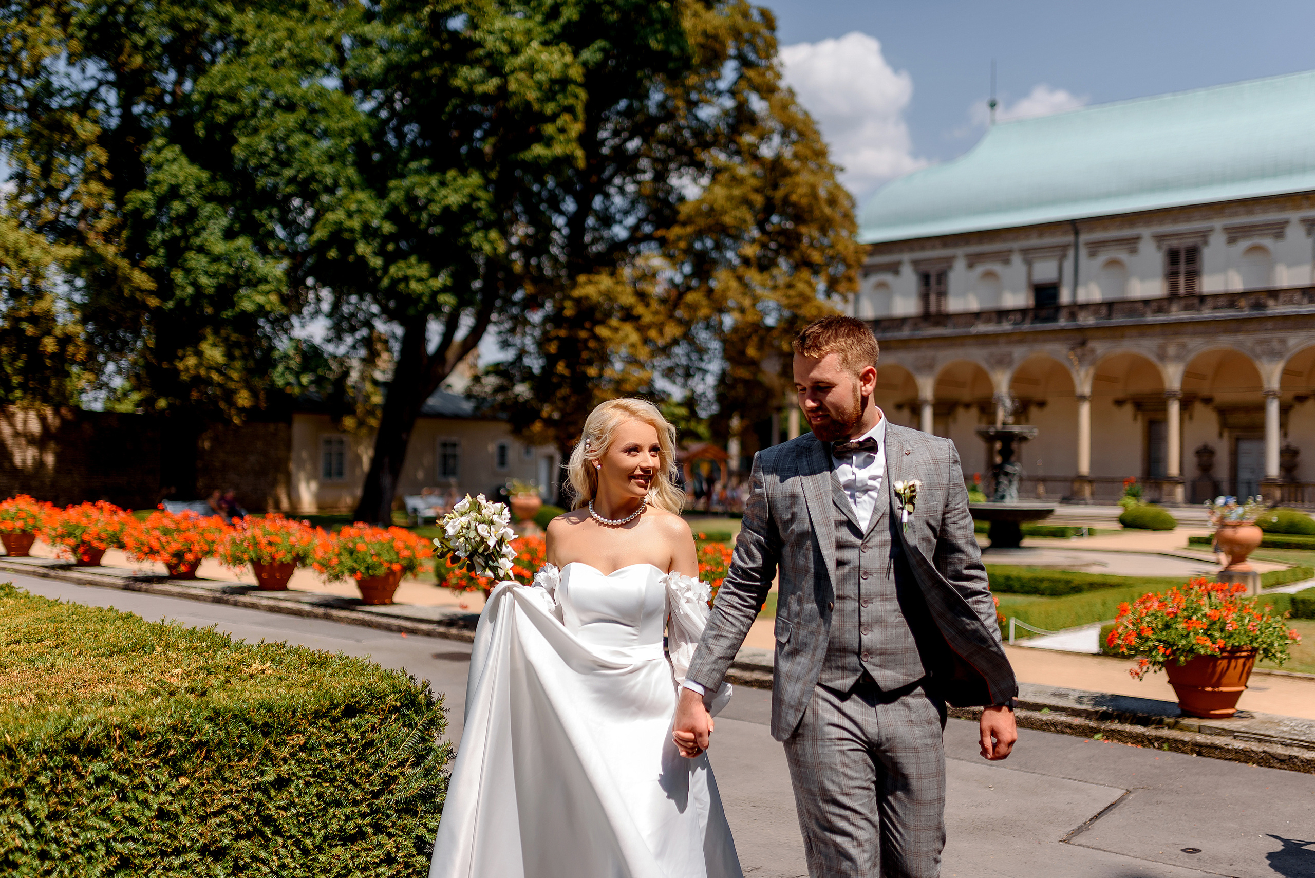 Queen garden. Wedding and family photographer