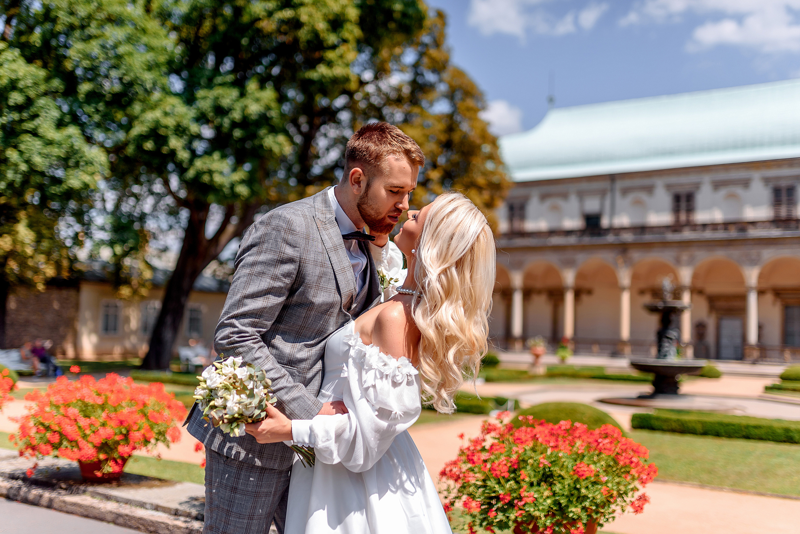 Queen garden. Wedding and family photographer