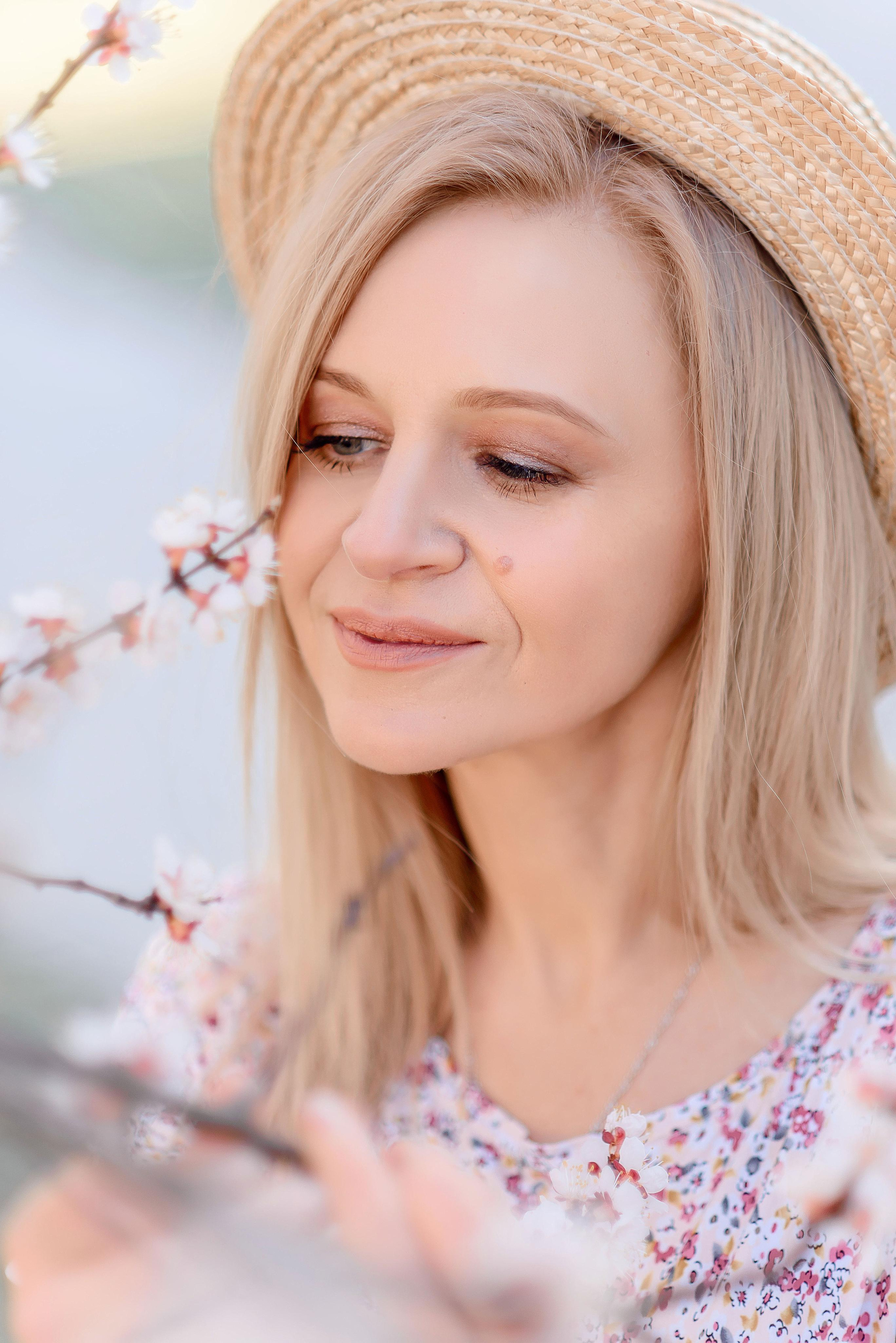 Весна, цветение. Wedding and family photographer