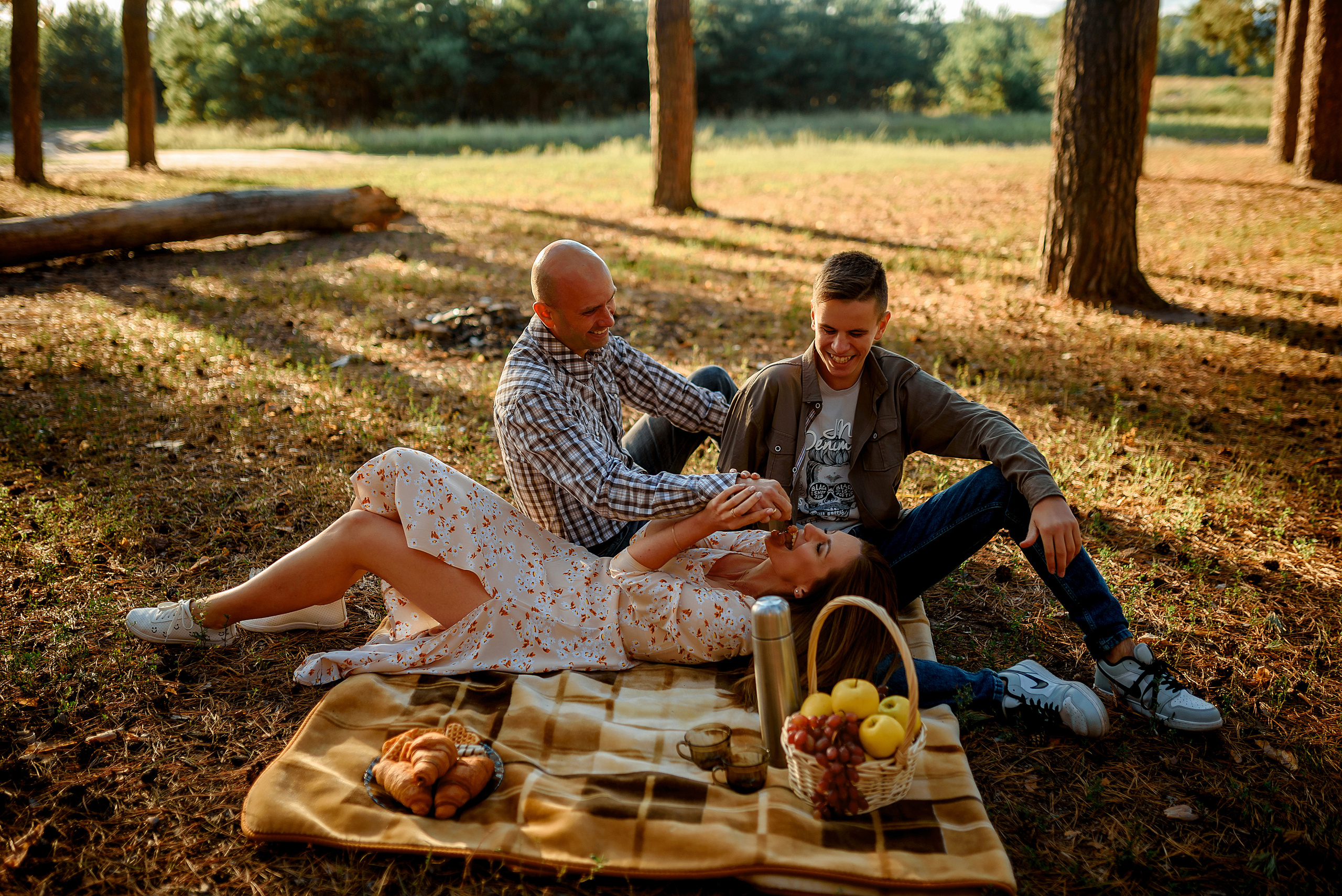 Лес у Каравана. Wedding and family photographer