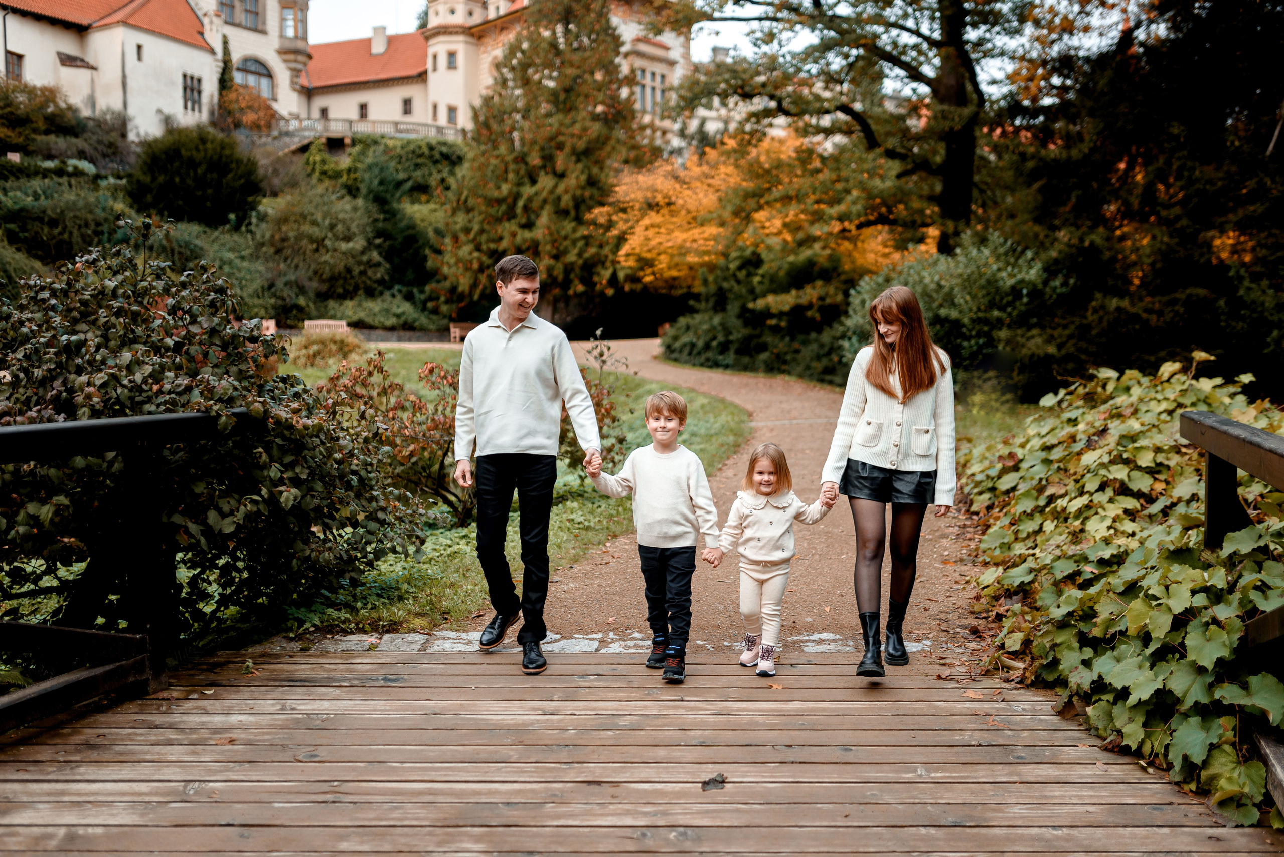 Autumn 2024. Wedding and family photographer