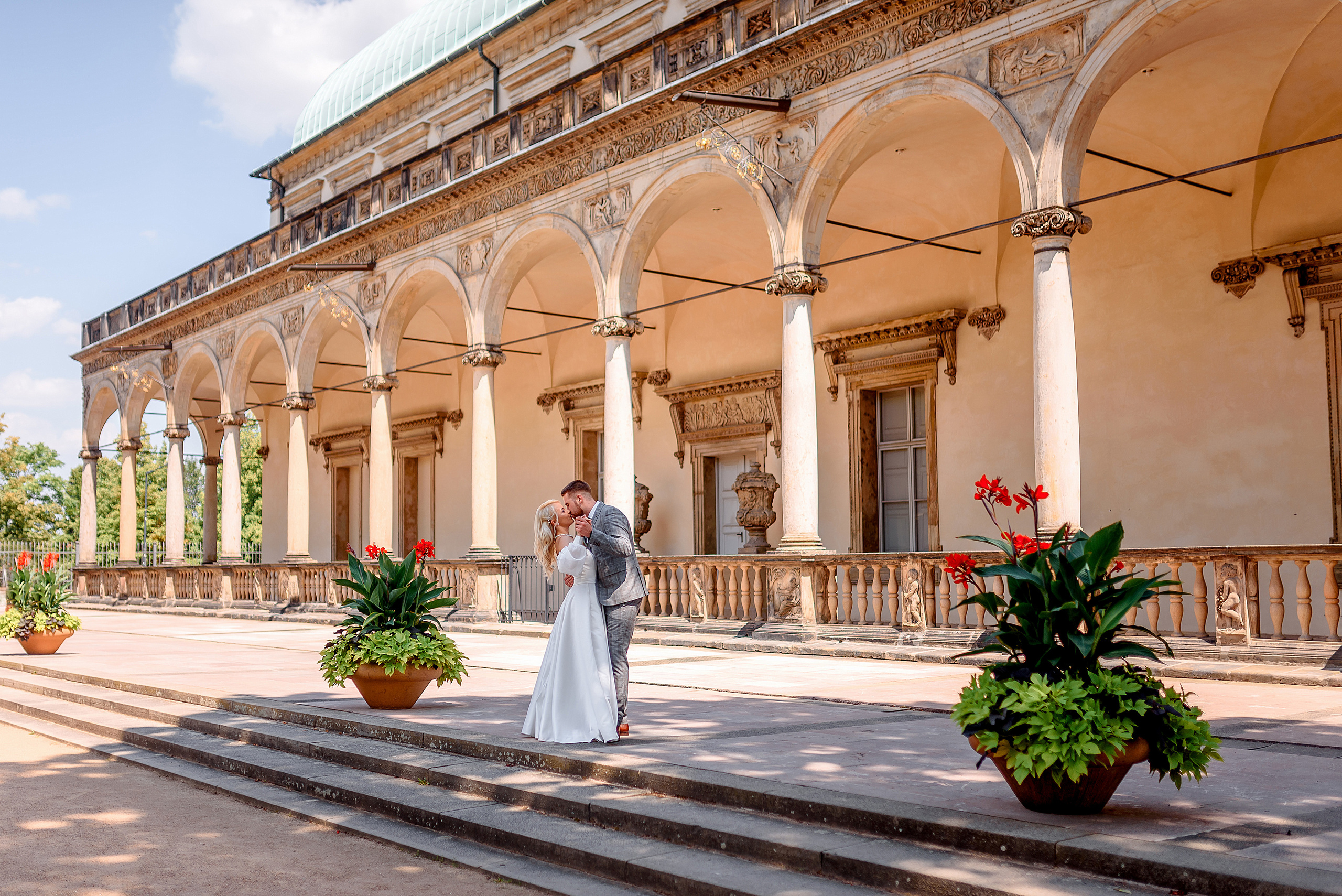 Queen garden. Wedding and family photographer