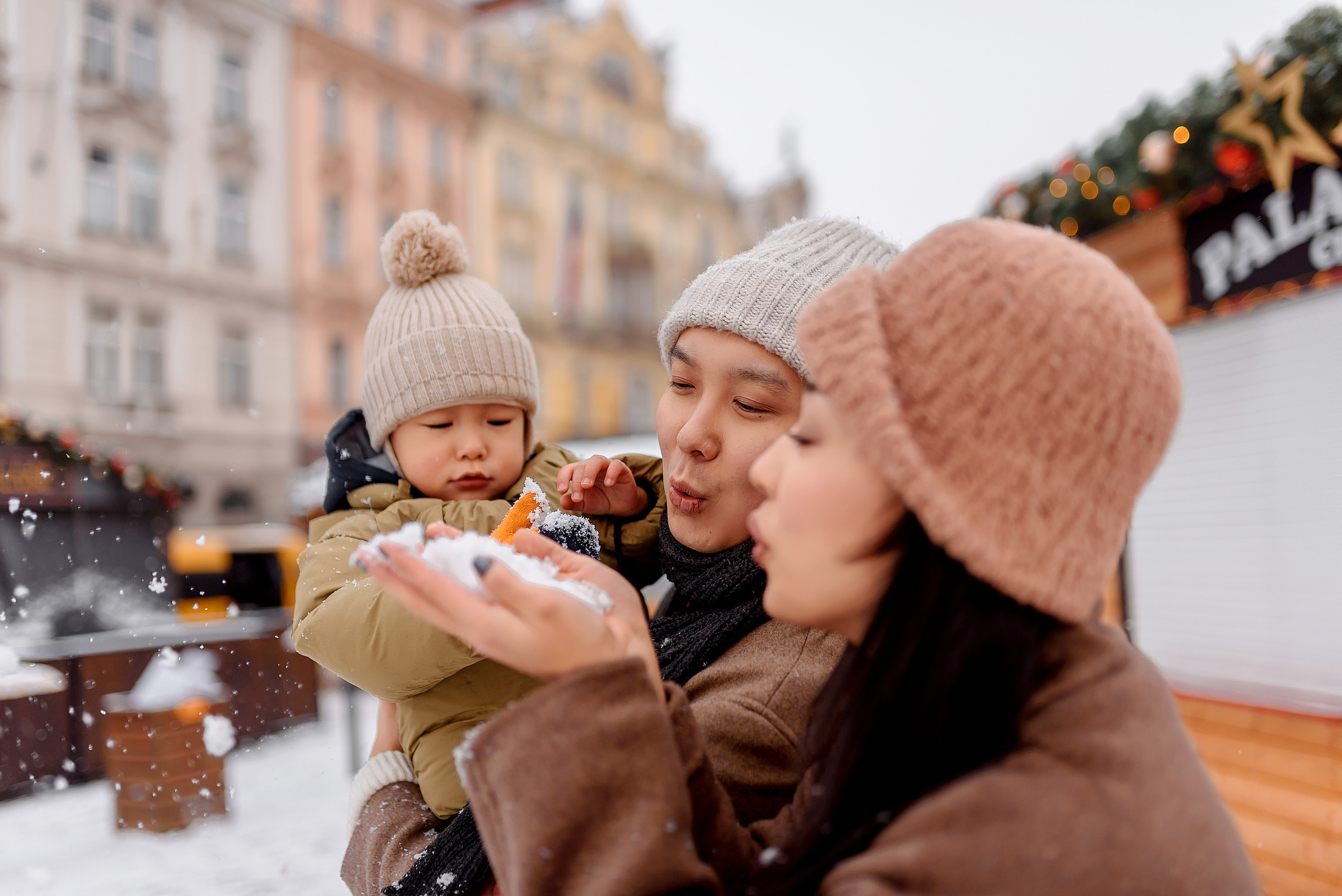 Christmas in Prague. Wedding and family photographer