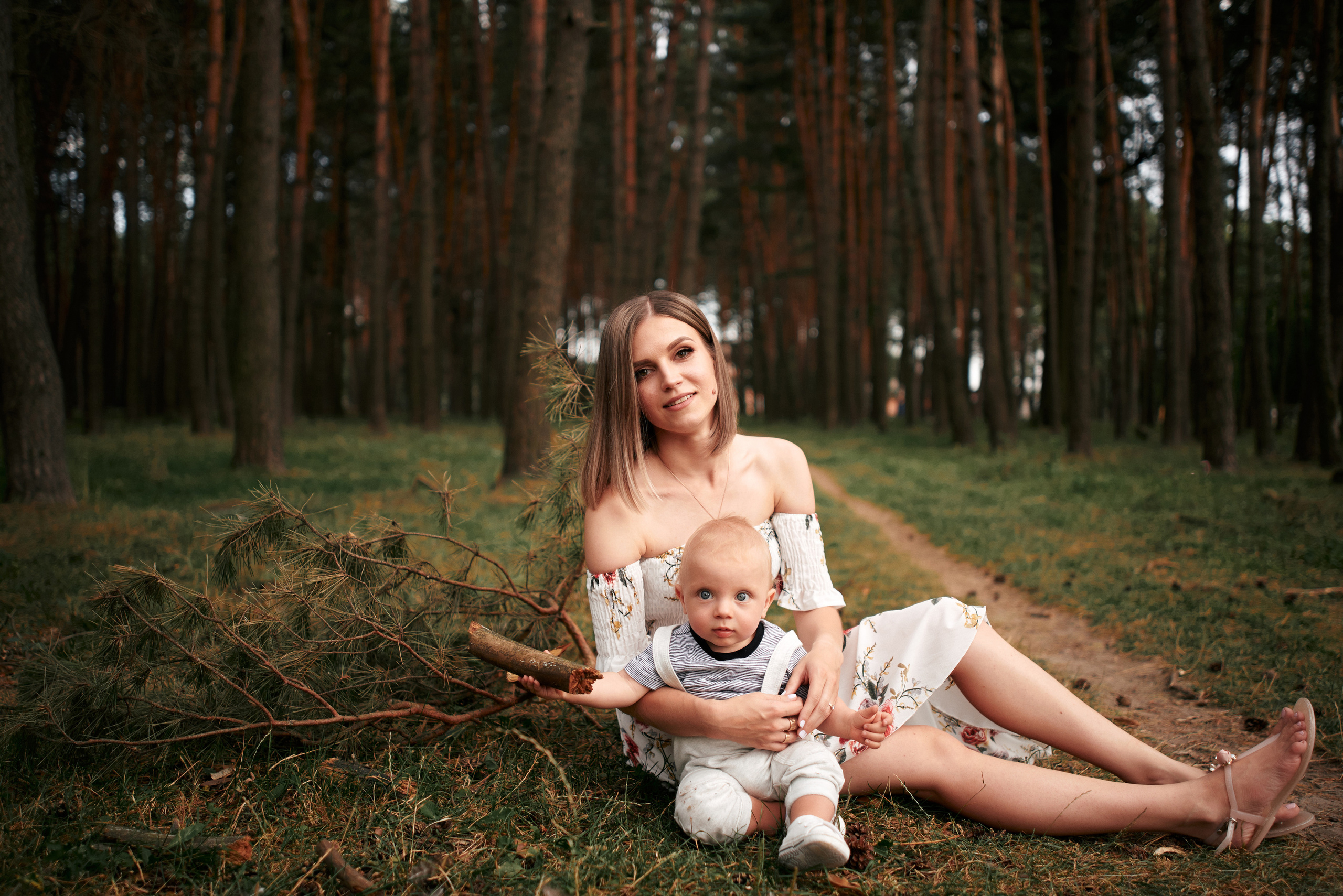 Сімейна прогулянка в сосновому лісі. Photographer Shepetivka, all over Ukraine, Dzekan Denys!