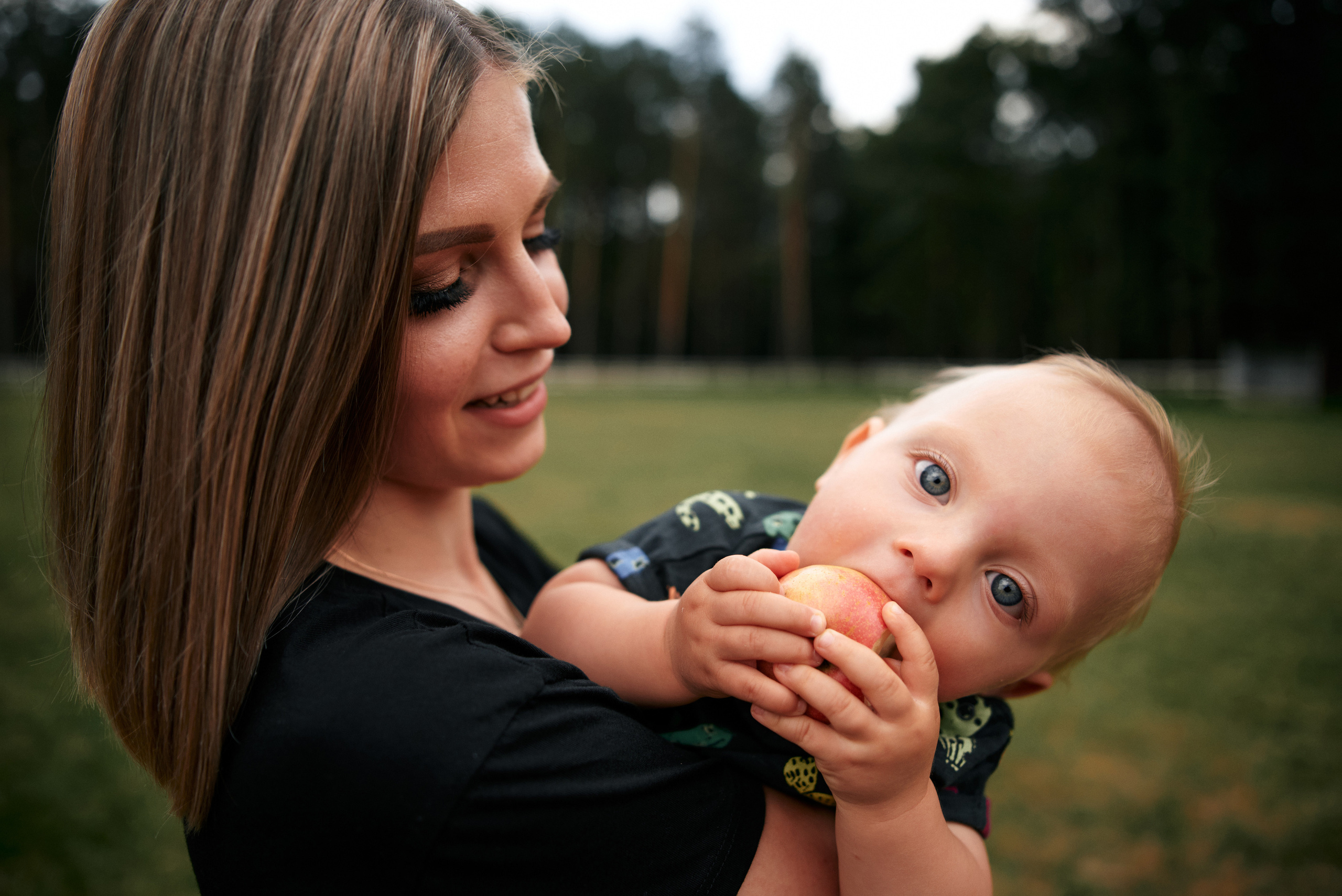 Сімейна прогулянка в сосновому лісі. Photographer Shepetivka, all over Ukraine, Dzekan Denys!