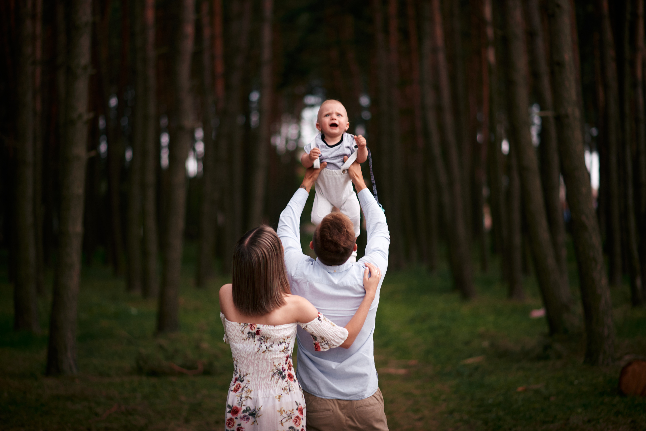 Сімейна прогулянка в сосновому лісі. Photographer Shepetivka, all over Ukraine, Dzekan Denys!