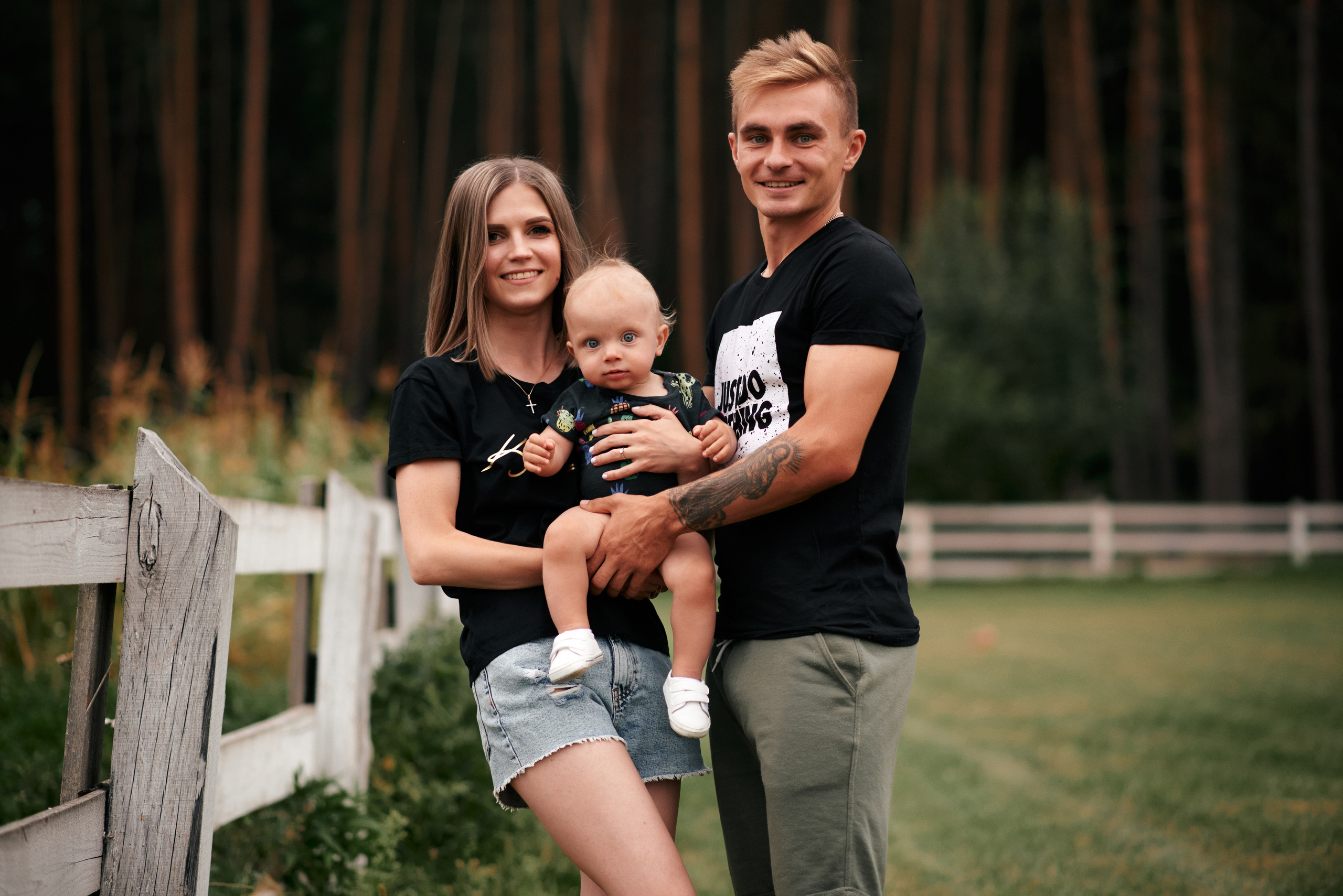 Сімейна прогулянка в сосновому лісі. Photographer Shepetivka, all over Ukraine, Dzekan Denys!