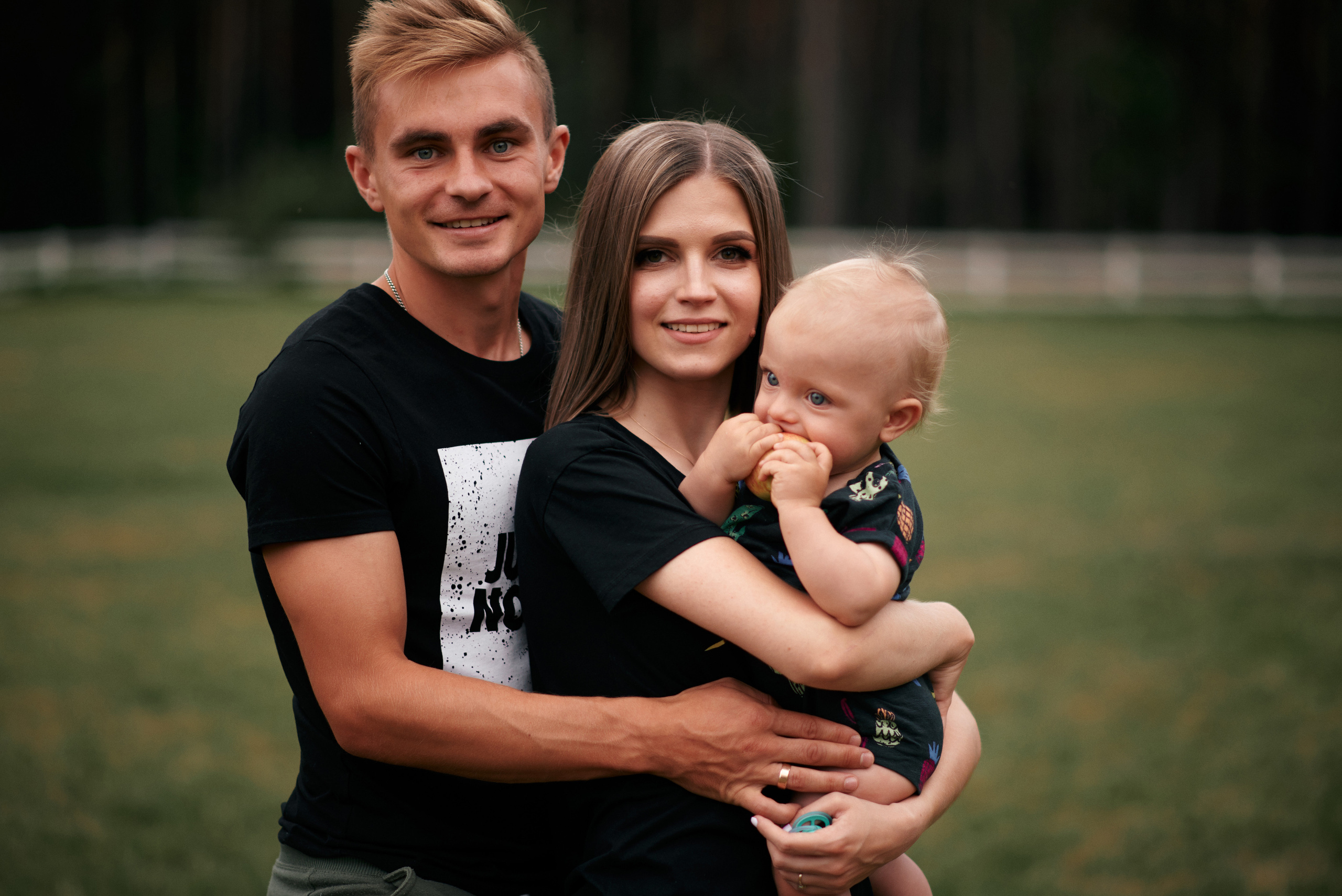 Сімейна прогулянка в сосновому лісі. Photographer Shepetivka, all over Ukraine, Dzekan Denys!