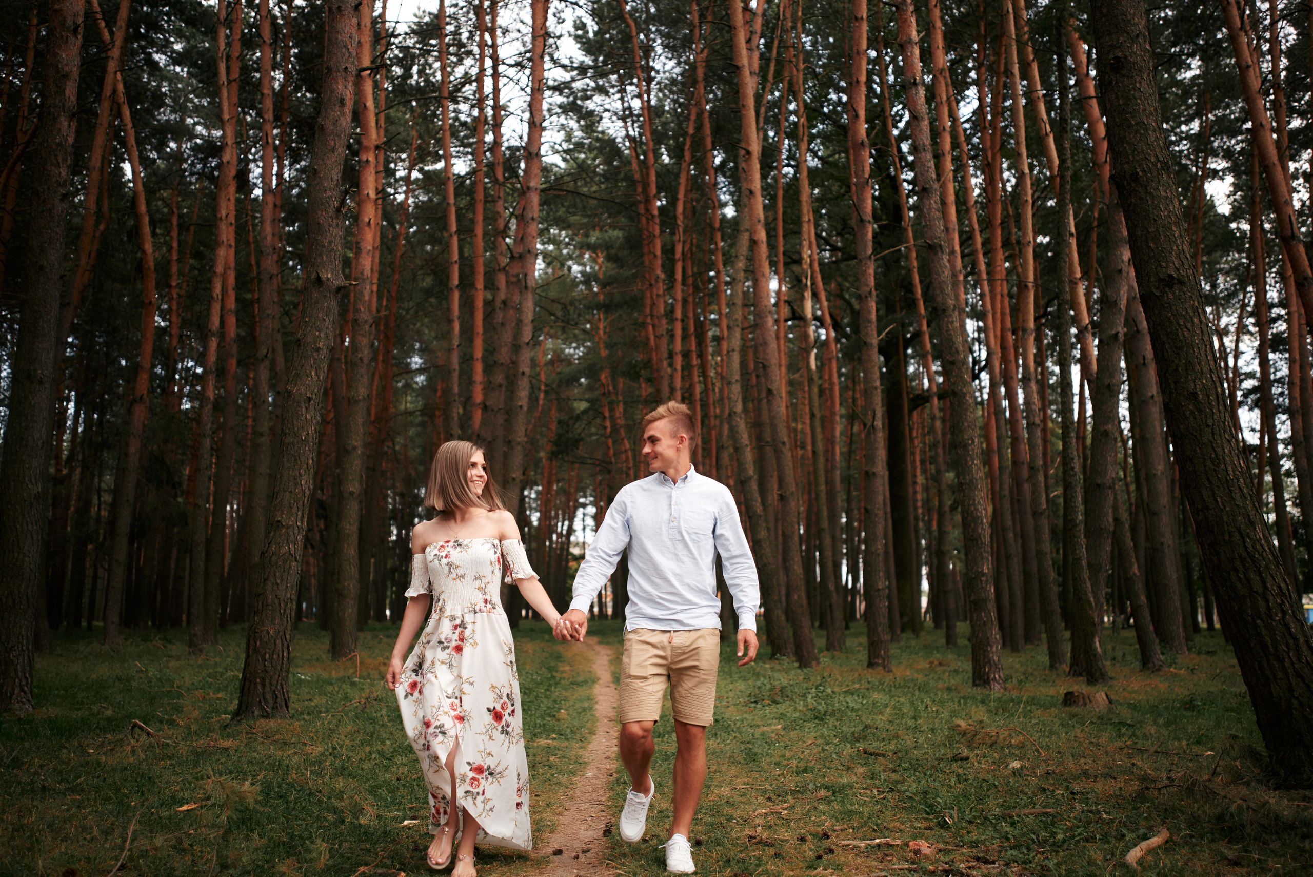 Сімейна прогулянка в сосновому лісі. Photographer Shepetivka, all over Ukraine, Dzekan Denys!