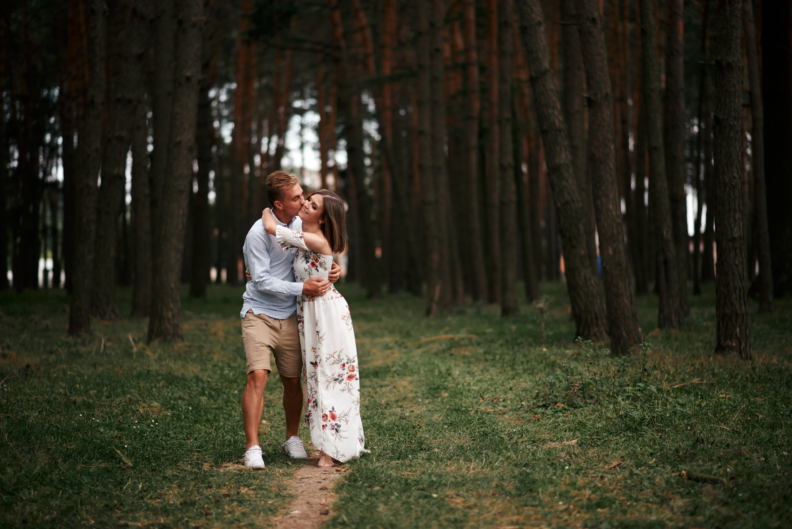 Сімейна прогулянка в сосновому лісі. Photographer Shepetivka, all over Ukraine, Dzekan Denys!