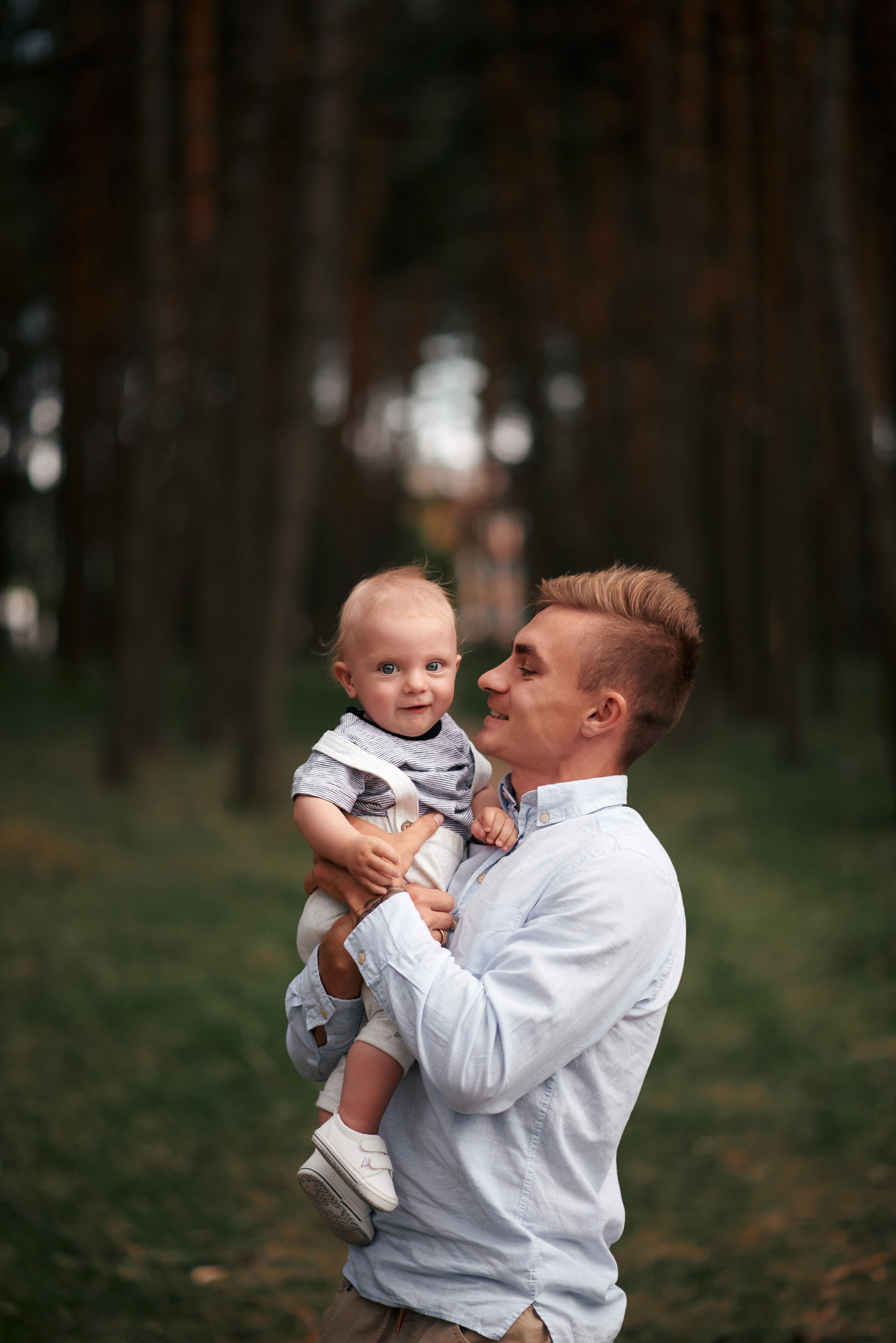 Сімейна прогулянка в сосновому лісі. Photographer Shepetivka, all over Ukraine, Dzekan Denys!