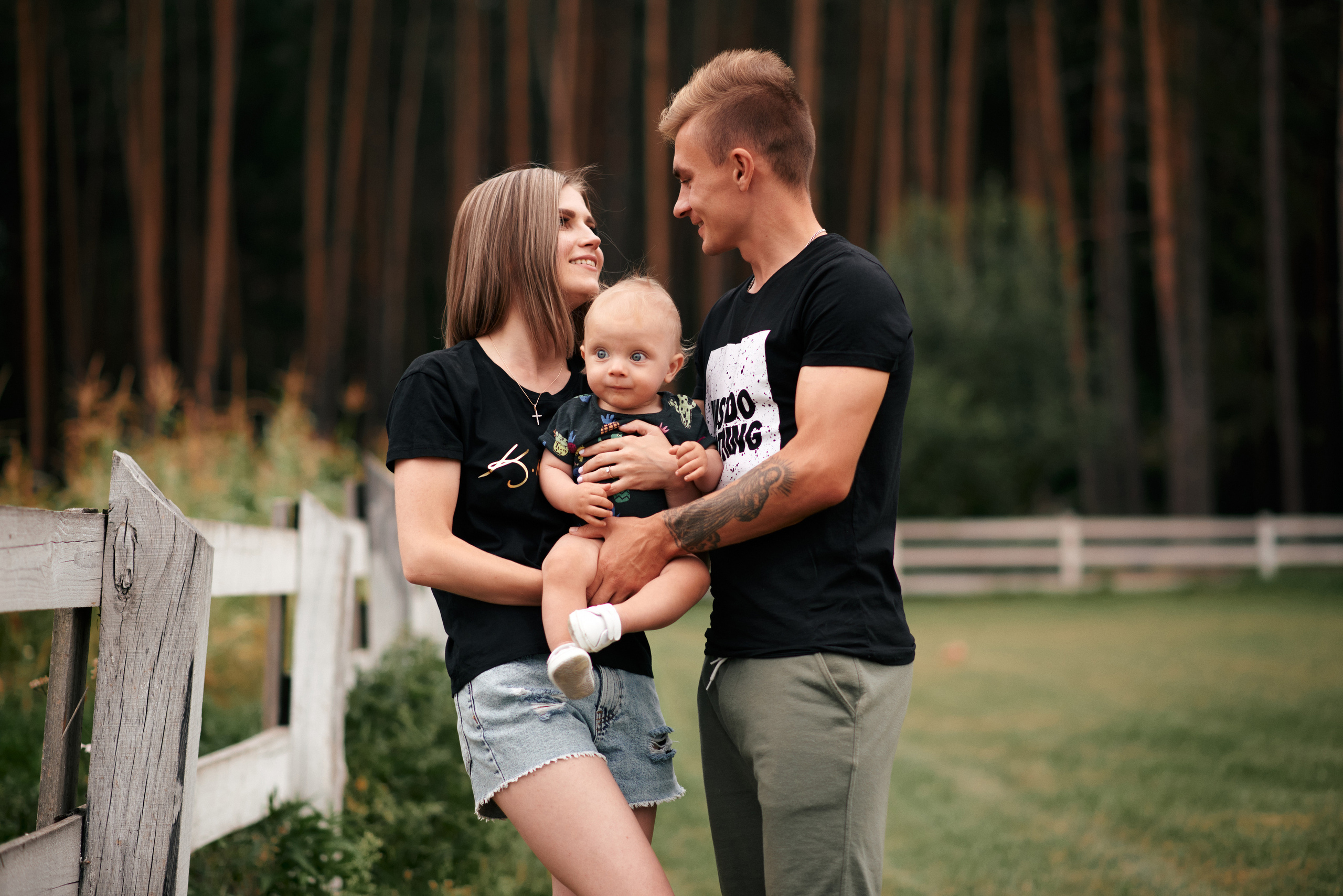 Сімейна прогулянка в сосновому лісі. Photographer Shepetivka, all over Ukraine, Dzekan Denys!