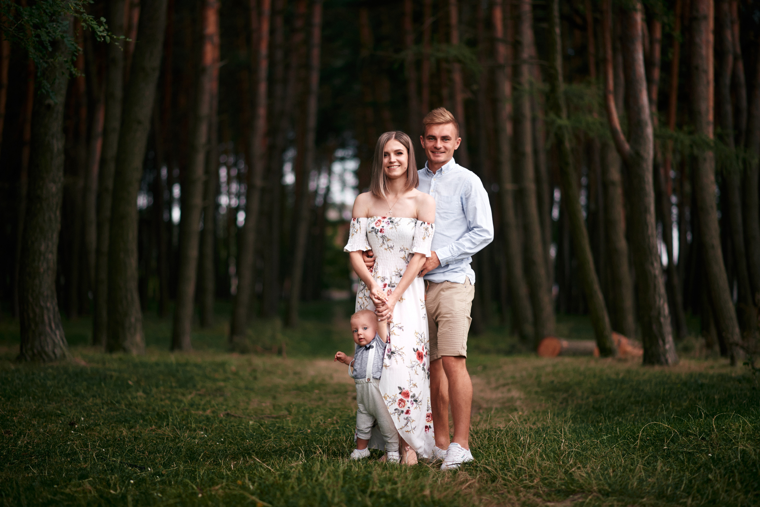 Сімейна прогулянка в сосновому лісі. Photographer Shepetivka, all over Ukraine, Dzekan Denys!