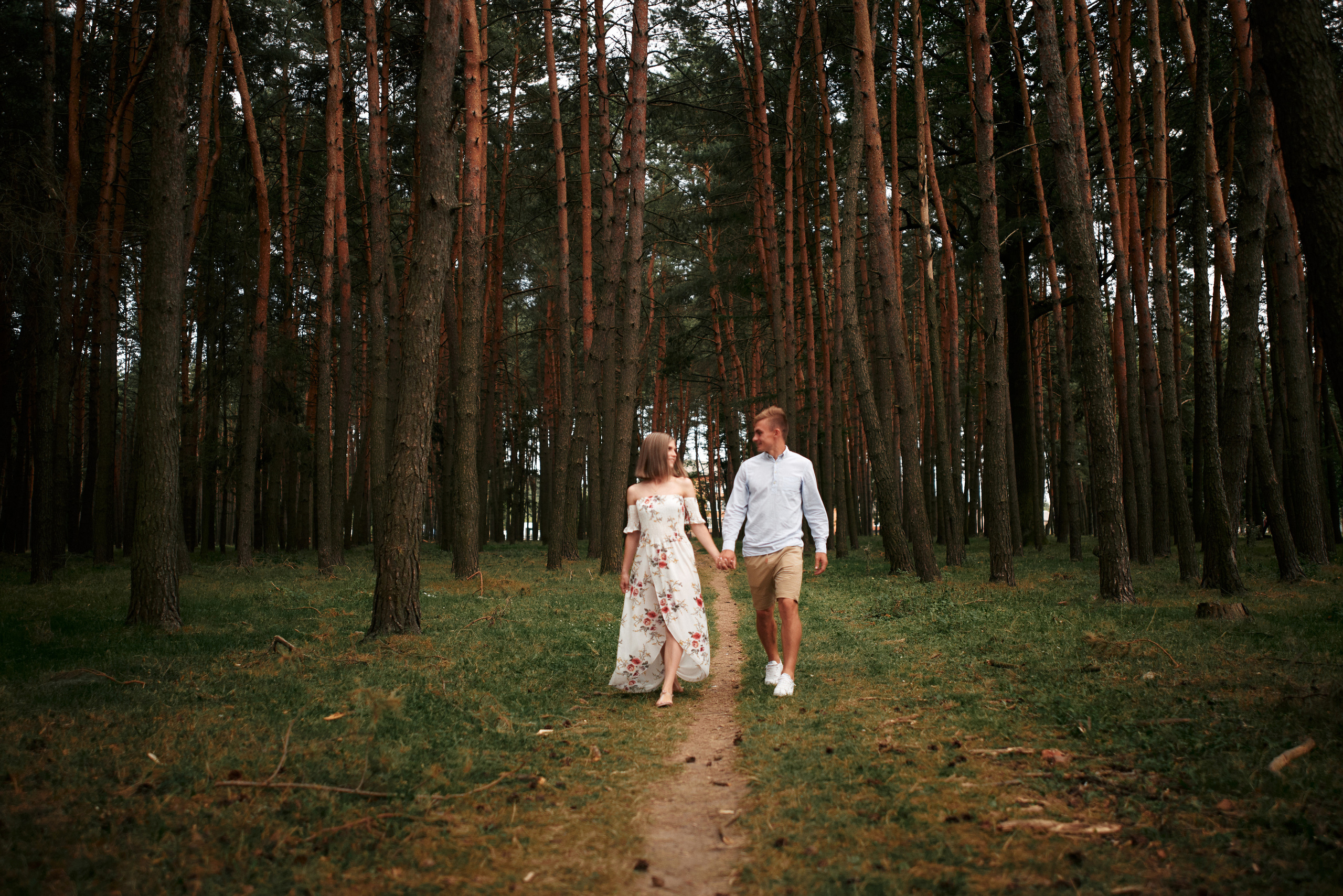 Сімейна прогулянка в сосновому лісі. Photographer Shepetivka, all over Ukraine, Dzekan Denys!