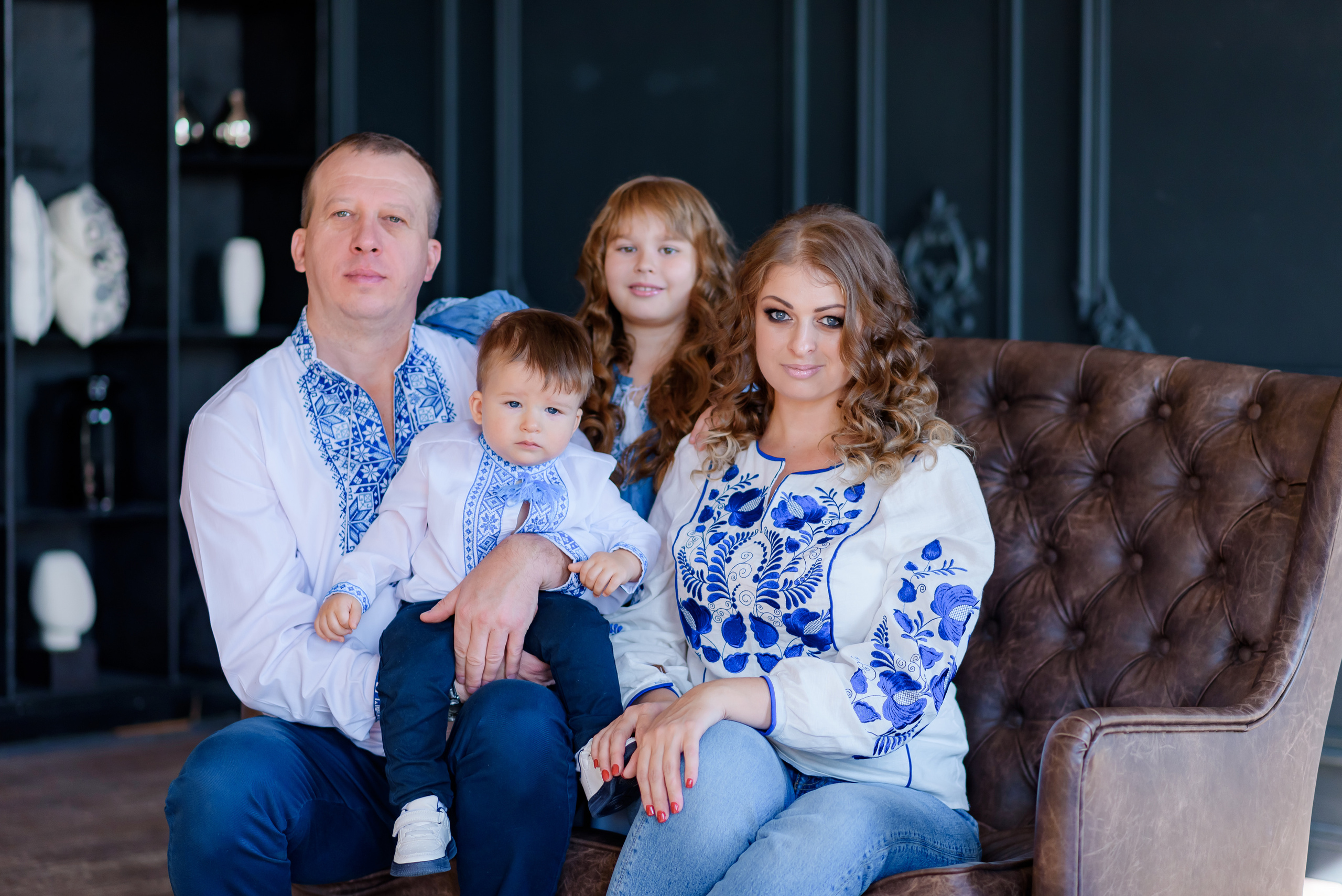 Каріна з родиною. Сімейний та дитячий фотограф в Києві та Ірпені Тетяна Чайка