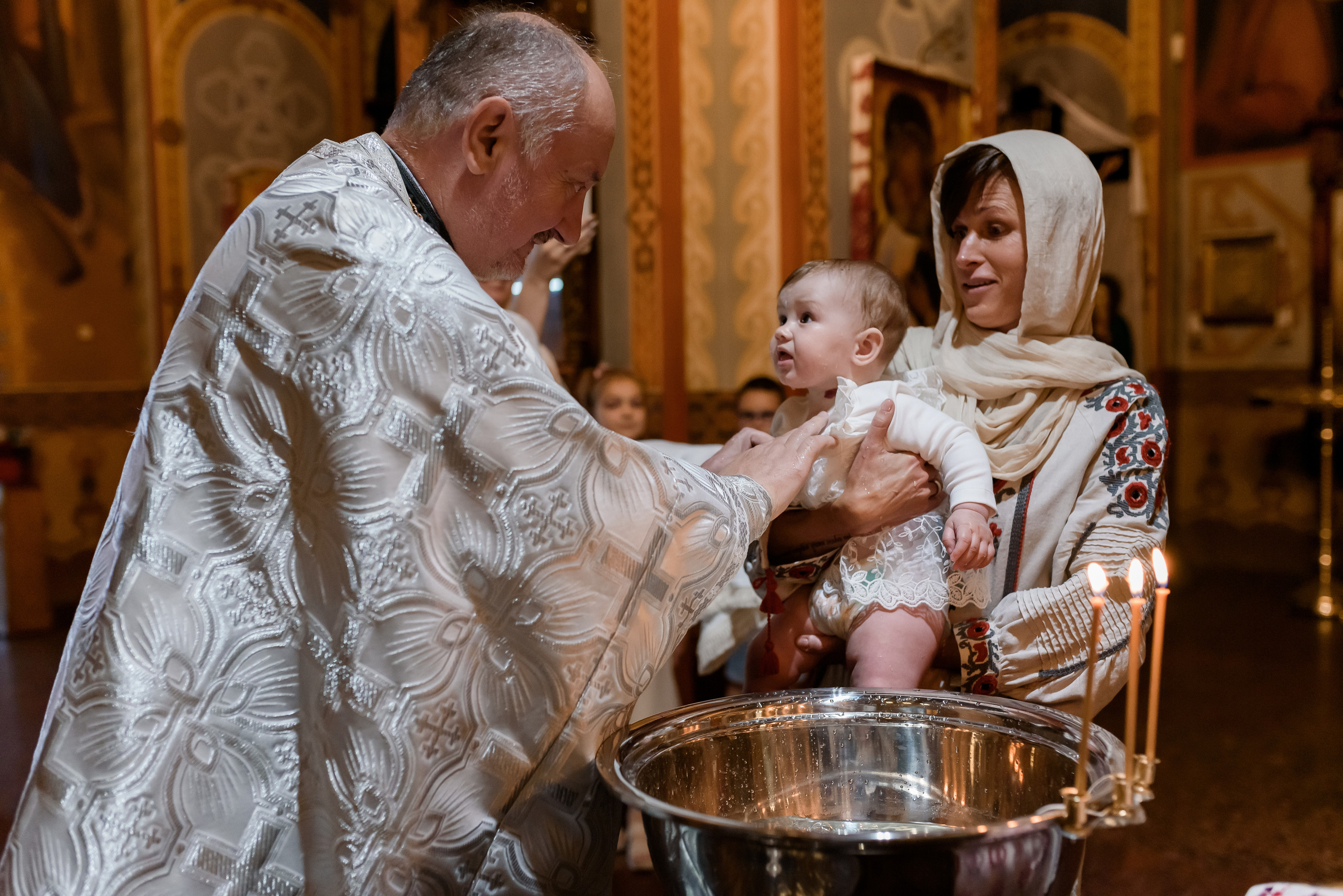Хрещення Даринки. Храм Успіння Пресвятої Богородиці (Пирогоща). Київ. Сімейний та дитячий фотограф в Києві та Ірпені Тетяна Чайка