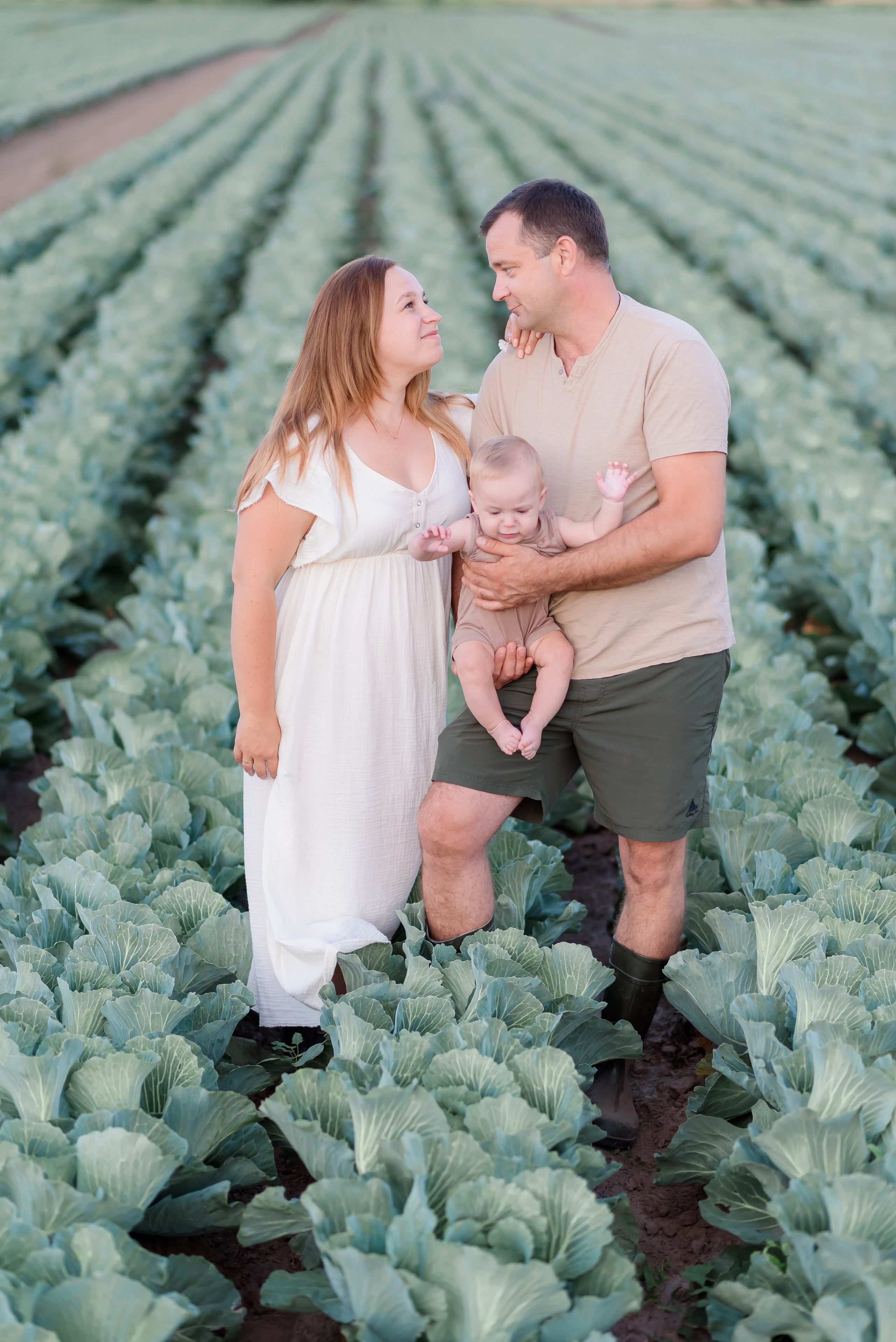 Сімейна в капусті. Надя з родиною. Сімейний та дитячий фотограф в Києві та Ірпені Тетяна Чайка