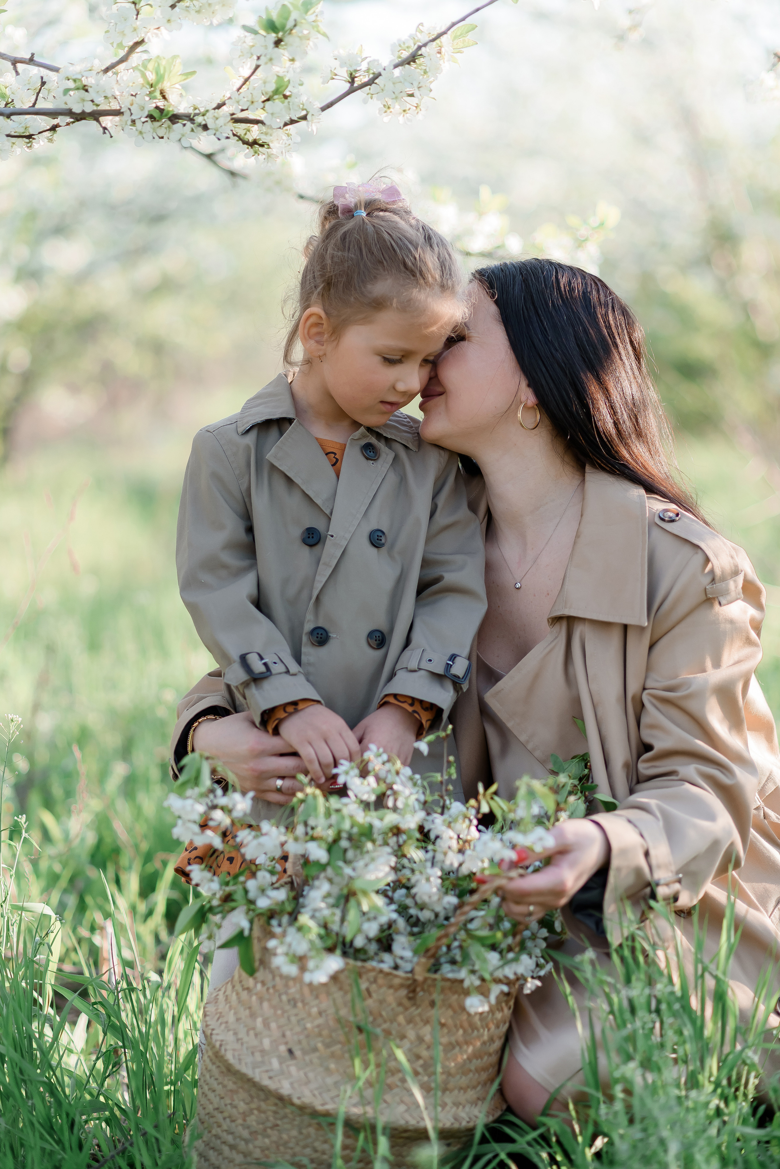 Фотосесія у квітучому саду. Сімейний та дитячий фотограф в Києві та Ірпені Тетяна Чайка