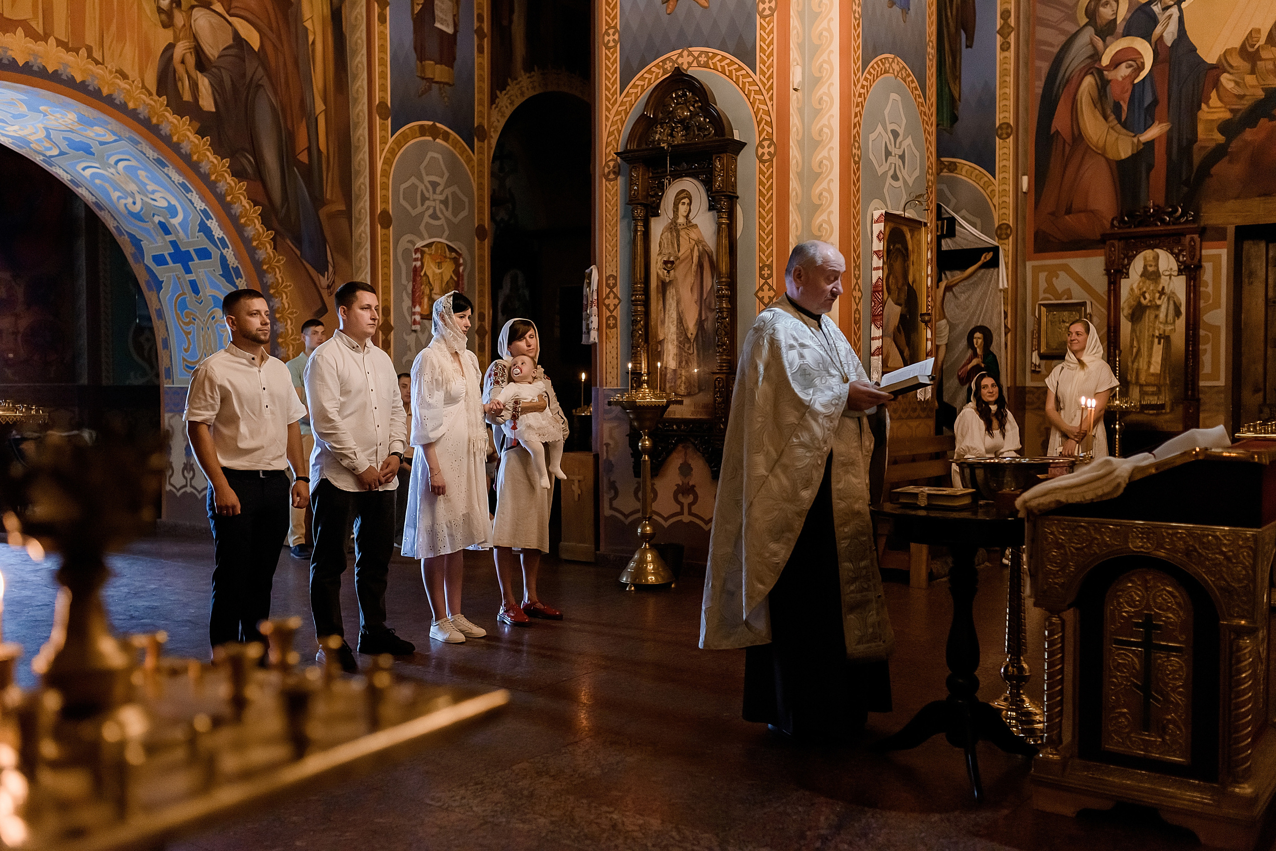 Хрещення Даринки. Храм Успіння Пресвятої Богородиці (Пирогоща). Київ. Сімейний та дитячий фотограф в Києві та Ірпені Тетяна Чайка