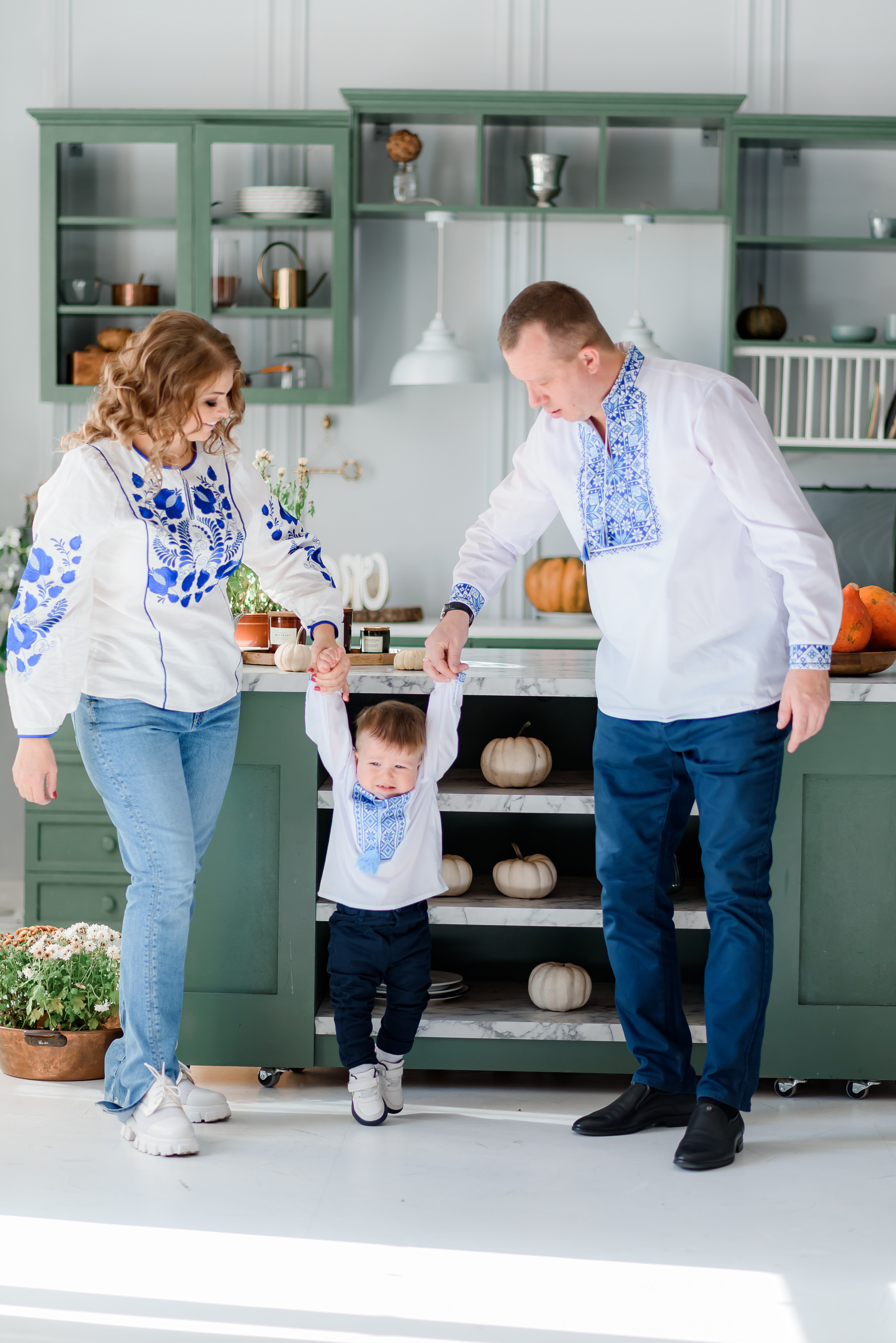 Каріна з родиною. Сімейний та дитячий фотограф в Києві та Ірпені Тетяна Чайка