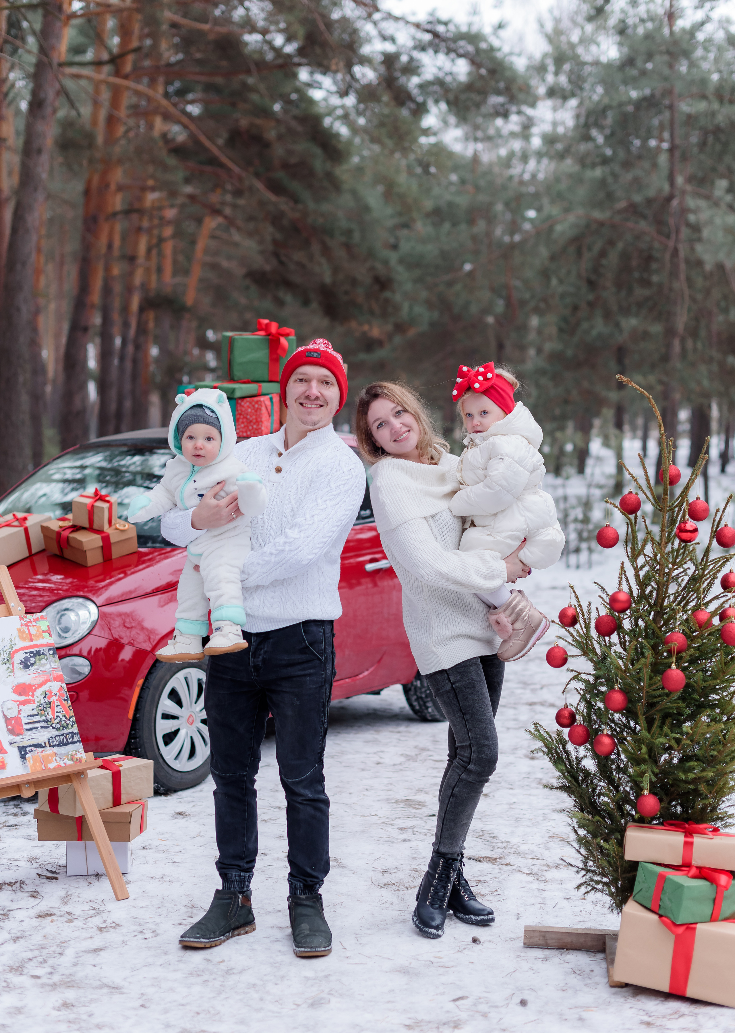 Новорічний з червоною машинкою. Сімейний та дитячий фотограф в Києві та Ірпені Тетяна Чайка