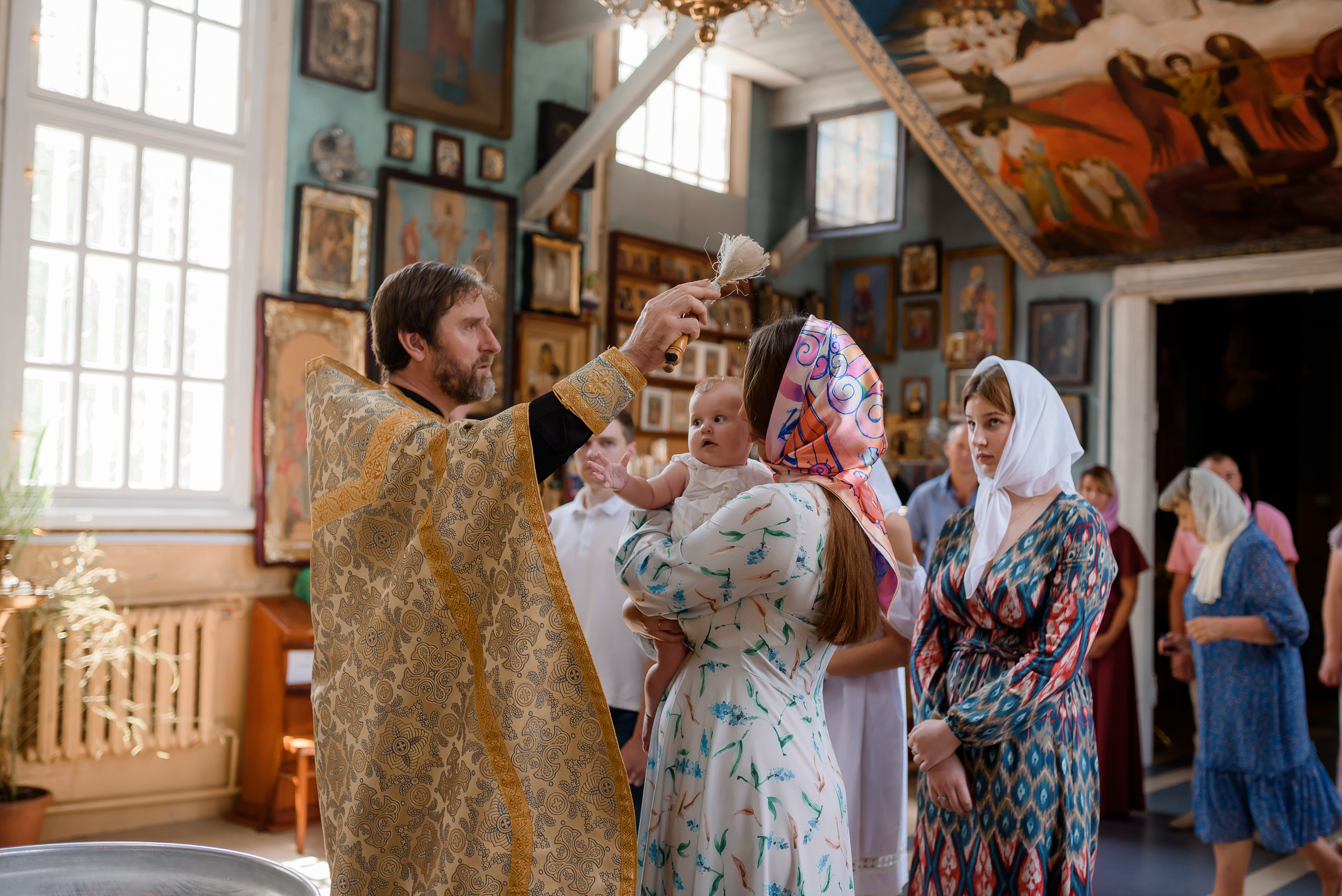Хрещення Емми. Свято-Троїцька Церква м.Ірпінь. Сімейний та дитячий фотограф в Києві та Ірпені Тетяна Чайка