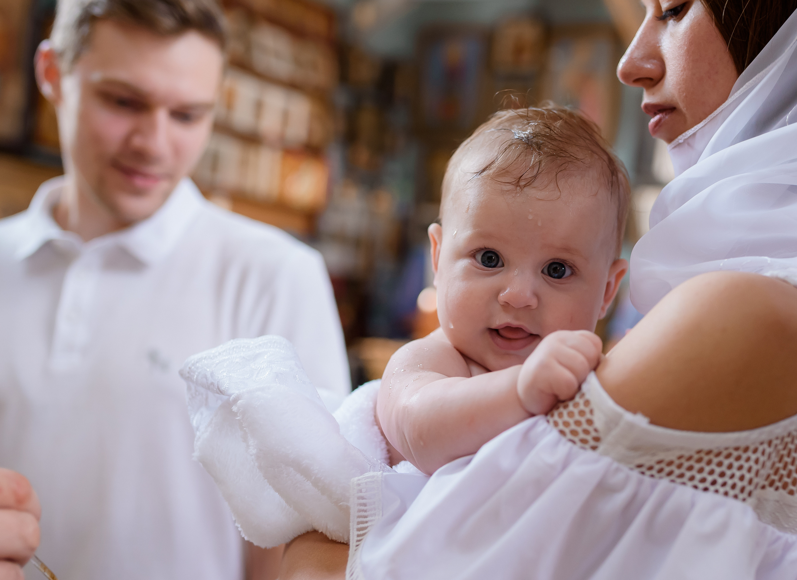 Хрещення Емми. Свято-Троїцька Церква м.Ірпінь. Сімейний та дитячий фотограф в Києві та Ірпені Тетяна Чайка