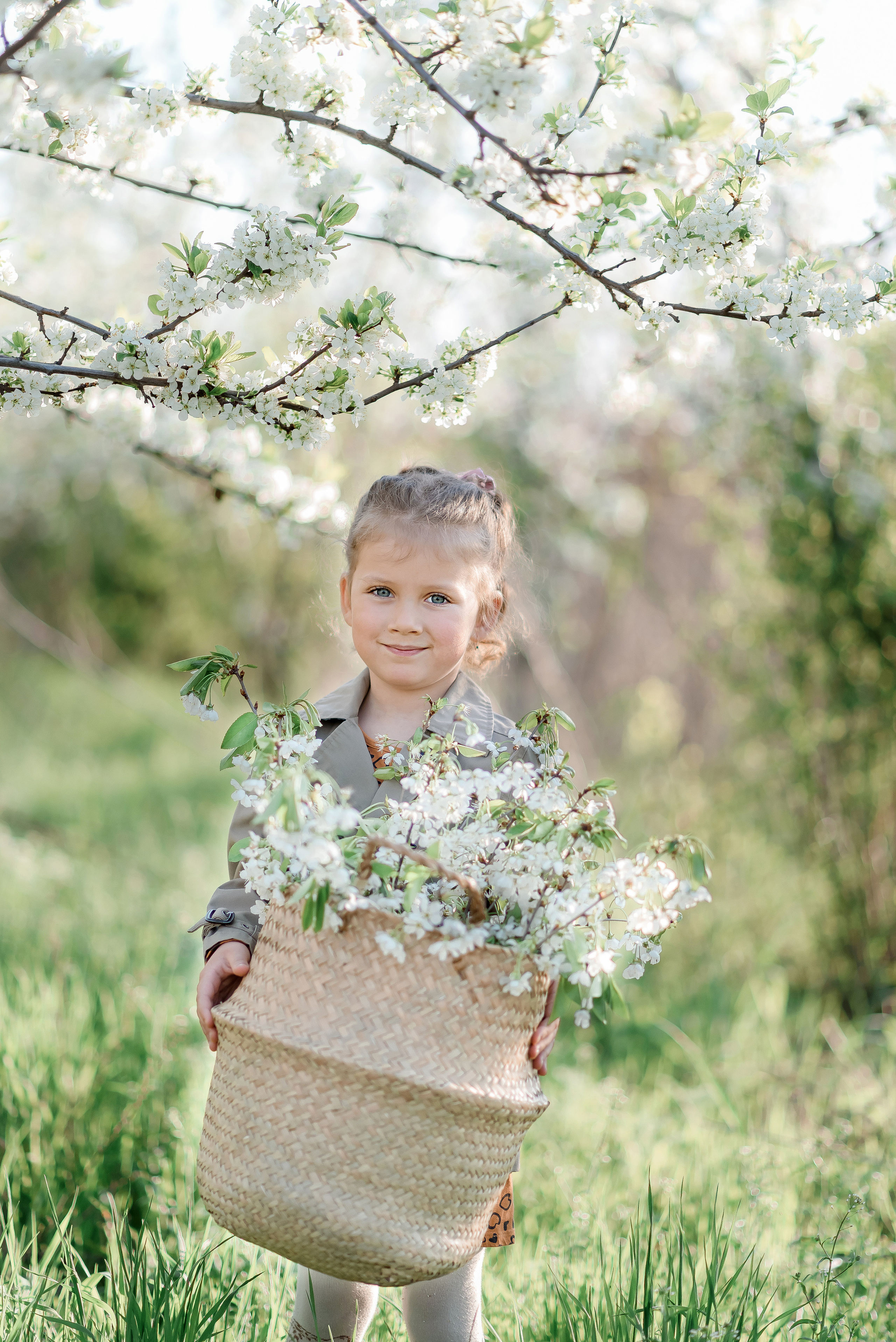 Фотосесія у квітучому саду. Сімейний та дитячий фотограф в Києві та Ірпені Тетяна Чайка