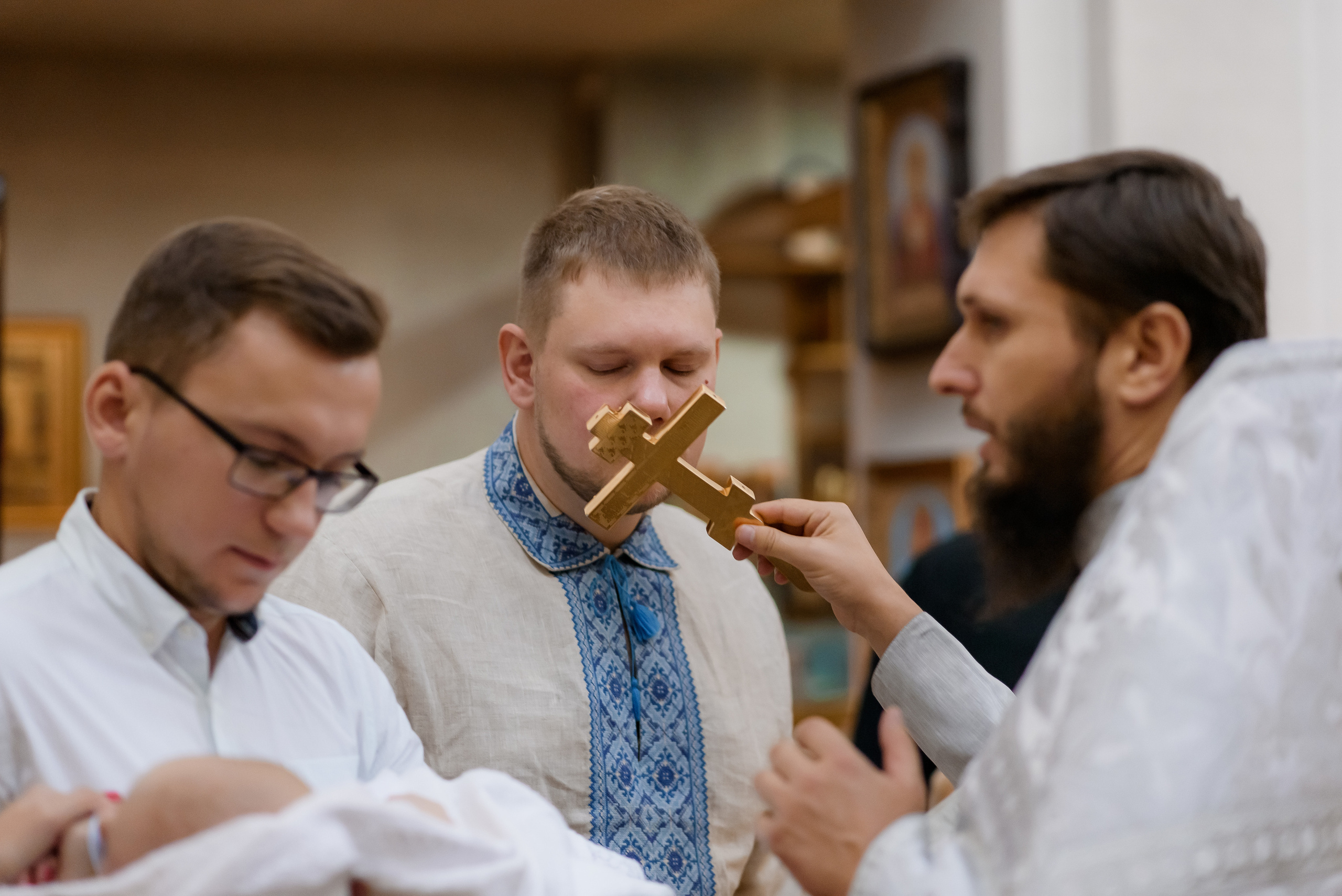 Хрещення Ельдара. Ірпінь. Храм священномученика Володимира (ЦП). Сімейний та дитячий фотограф в Києві та Ірпені Тетяна Чайка