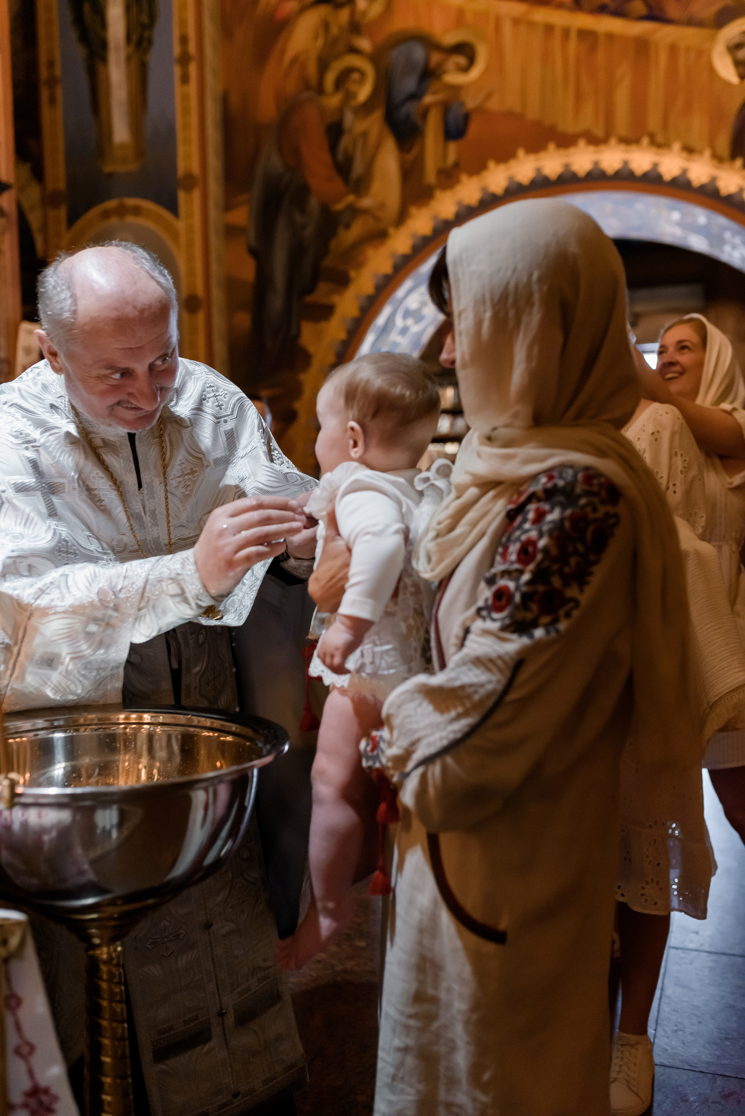 Хрещення Даринки. Храм Успіння Пресвятої Богородиці (Пирогоща). Київ. Сімейний та дитячий фотограф в Києві та Ірпені Тетяна Чайка