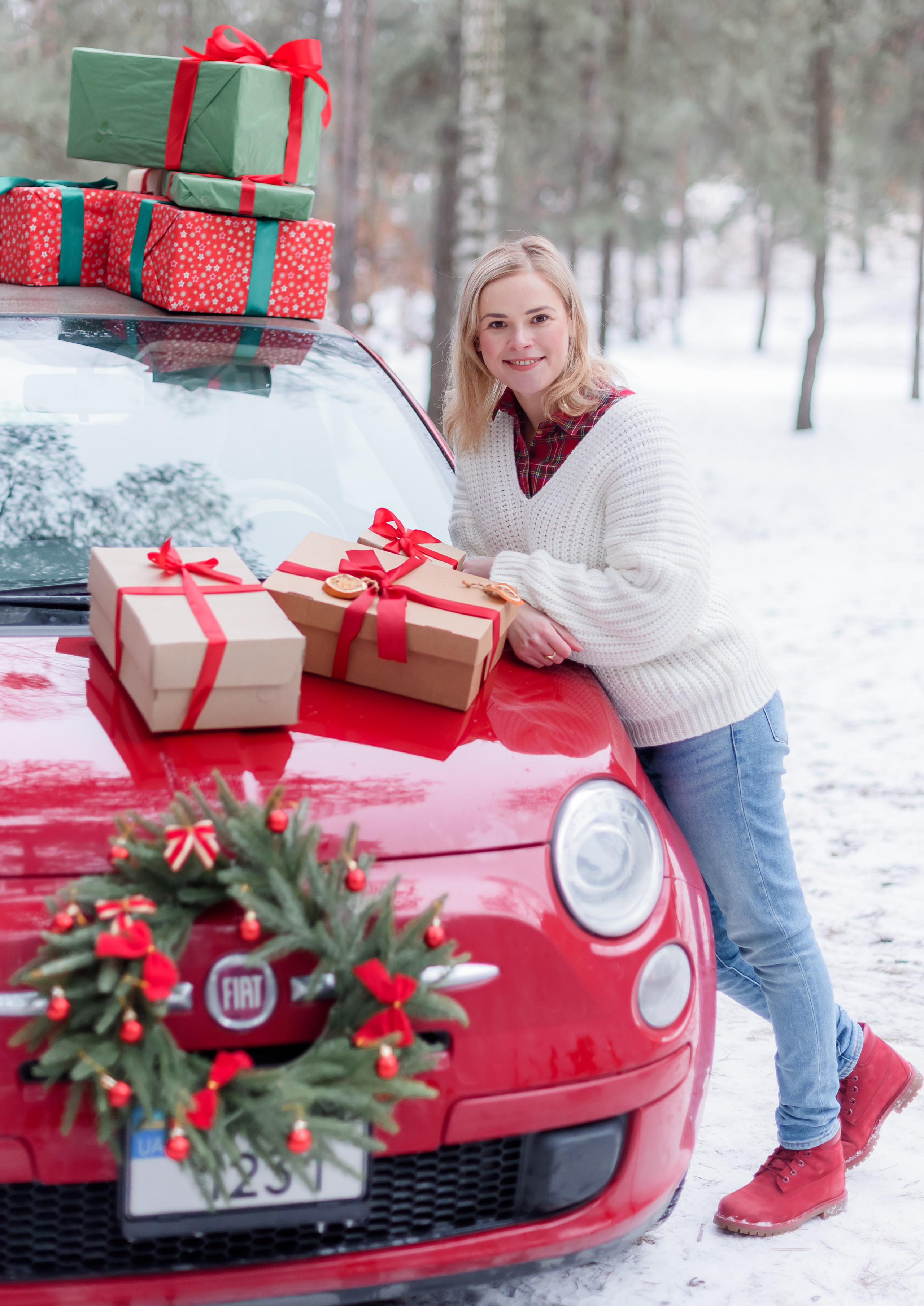 Новорічний з червоною машинкою. Сімейний та дитячий фотограф в Києві та Ірпені Тетяна Чайка