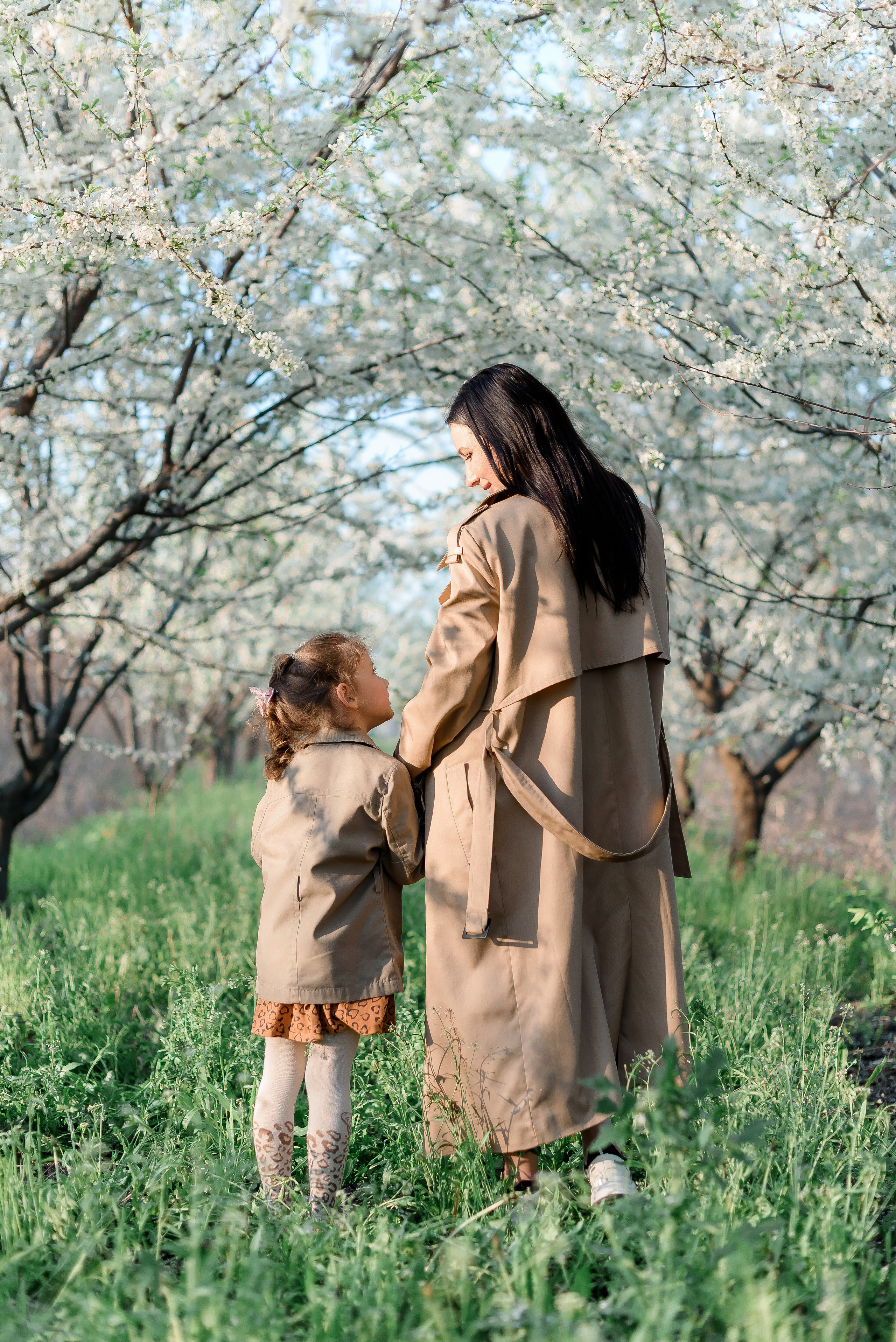 Фотосесія у квітучому саду. Сімейний та дитячий фотограф в Києві та Ірпені Тетяна Чайка