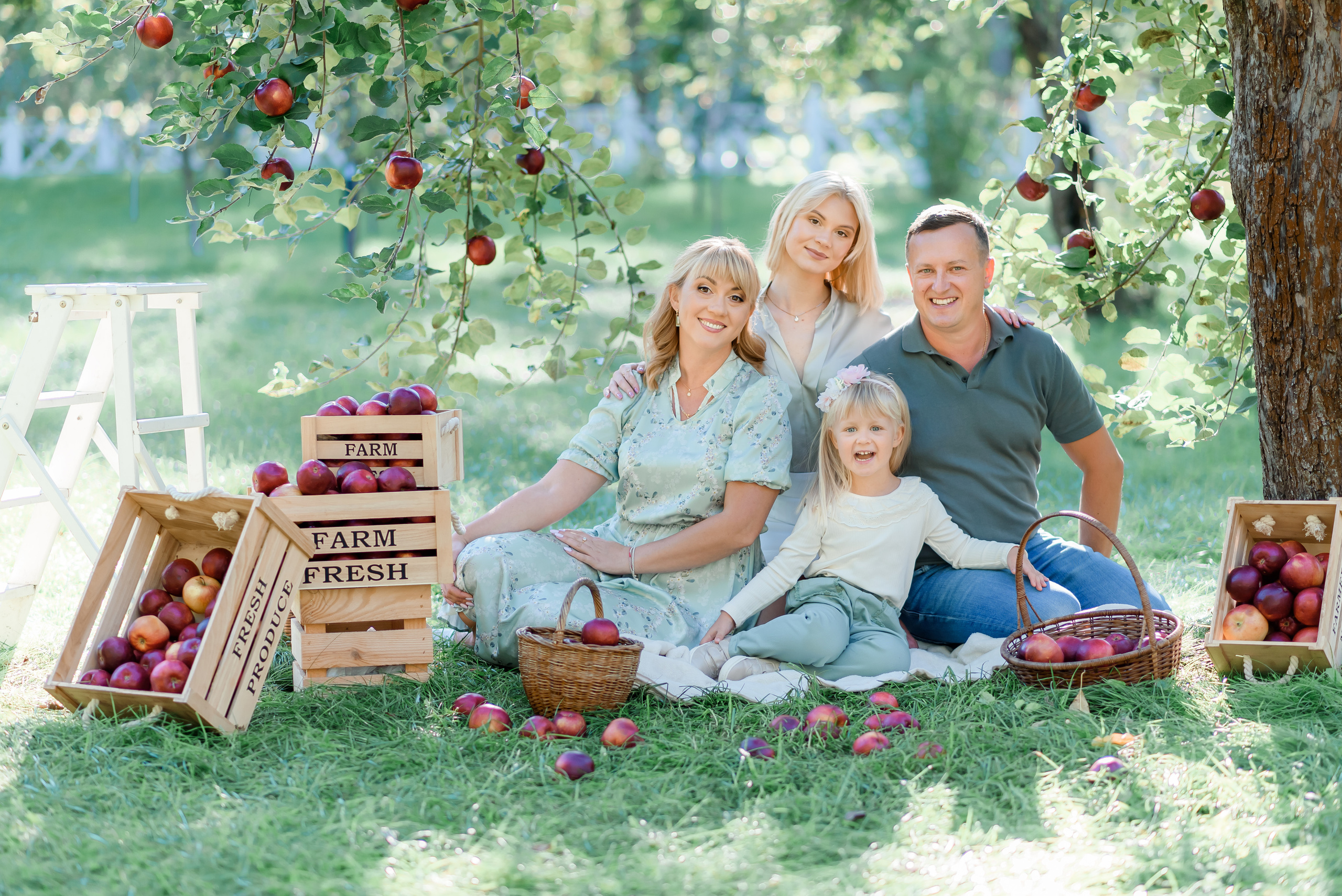 Збір врожаю (з яблоками та кавунами). Сімейний та дитячий фотограф в Києві та Ірпені Тетяна Чайка