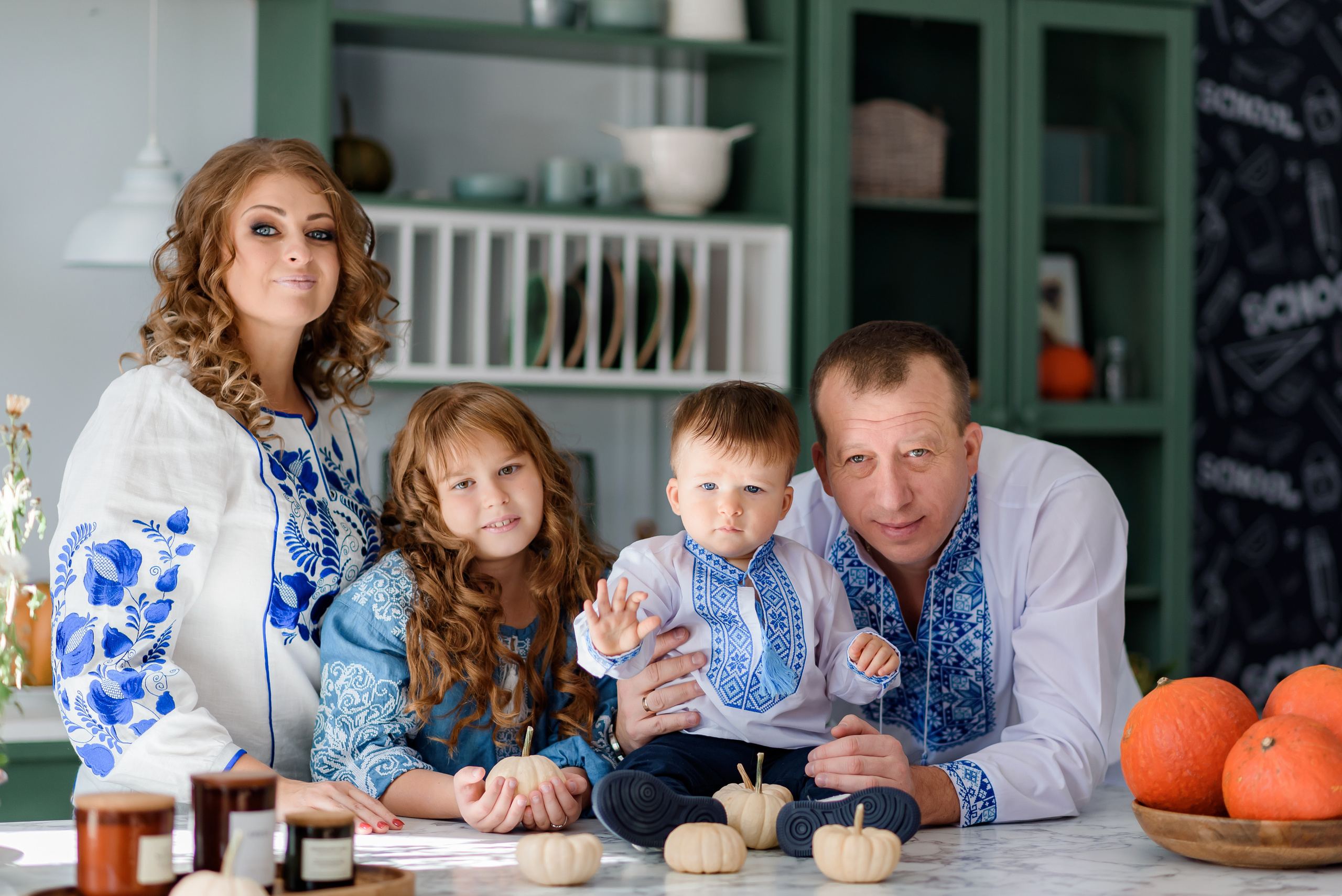 Каріна з родиною. Сімейний та дитячий фотограф в Києві та Ірпені Тетяна Чайка