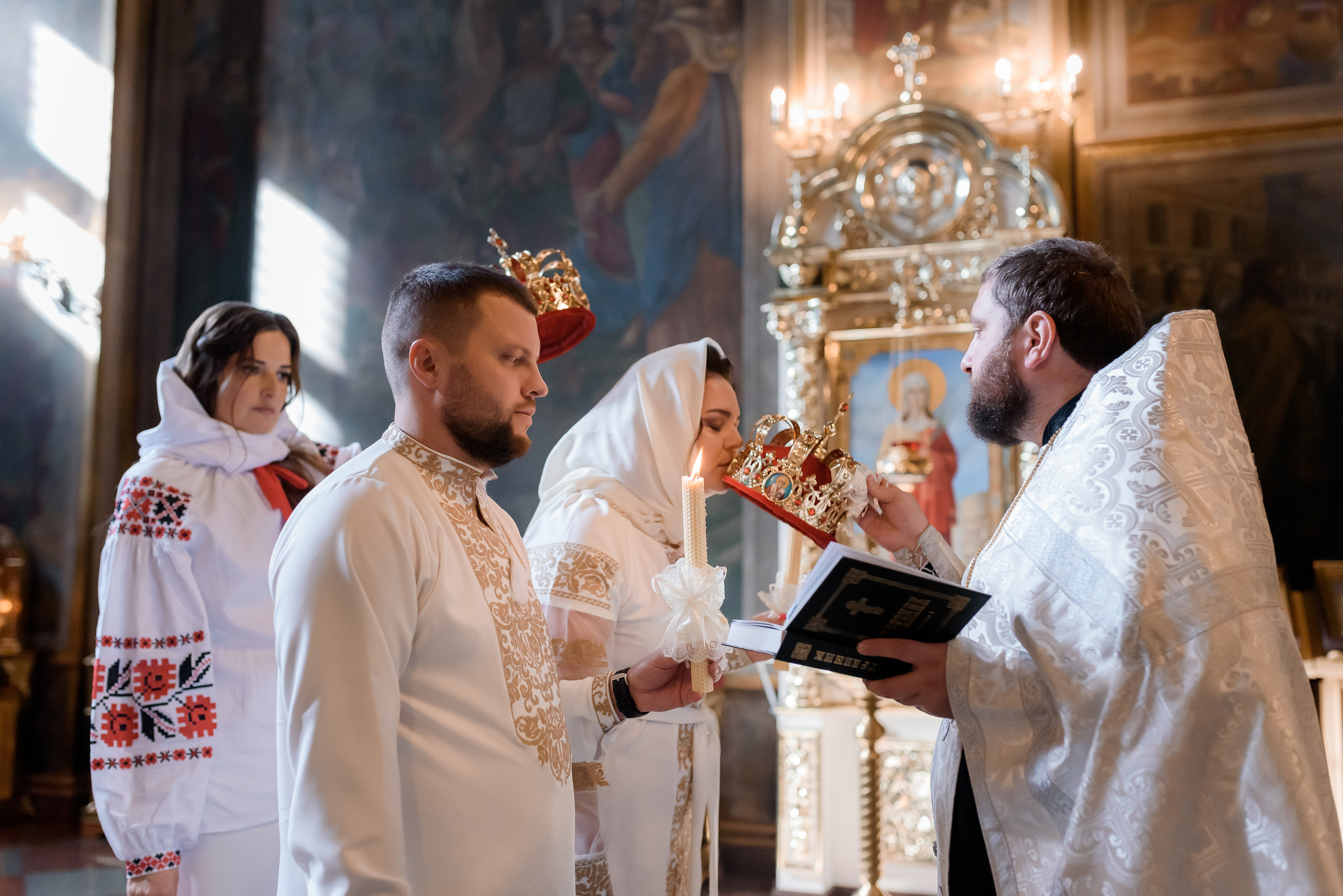 Вінчання Катерини та Артема. Михайлівський собор. Сімейний та дитячий фотограф в Києві та Ірпені Тетяна Чайка