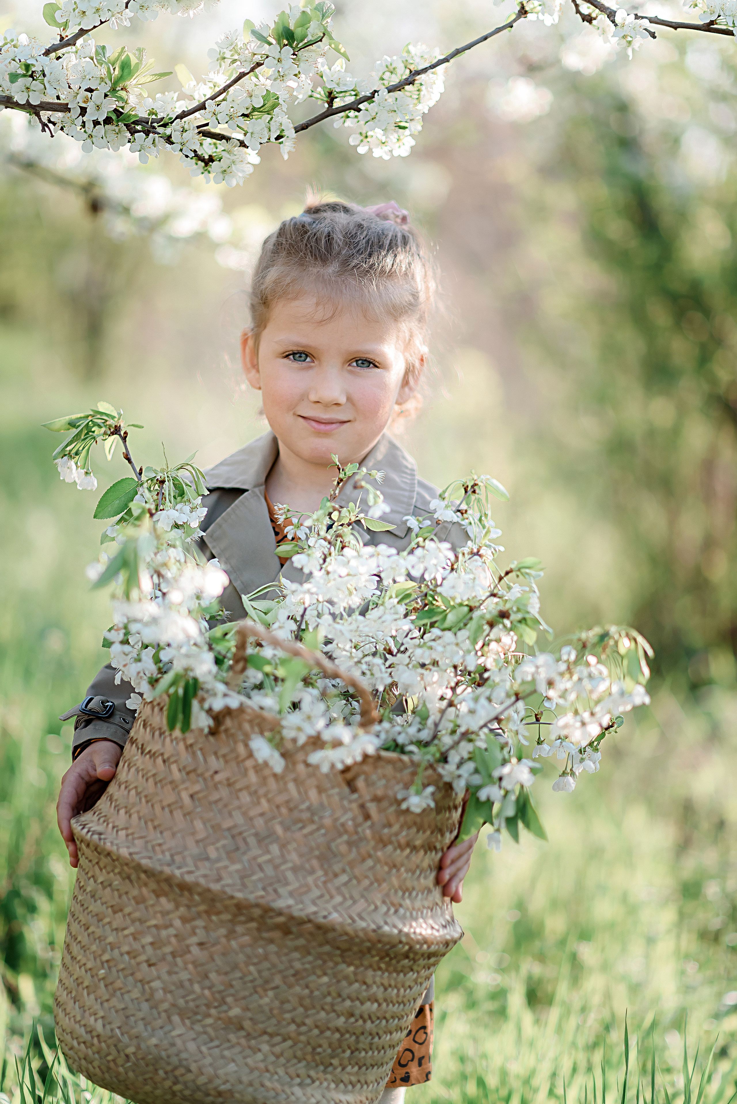 Фотосесія у квітучому саду. Сімейний та дитячий фотограф в Києві та Ірпені Тетяна Чайка