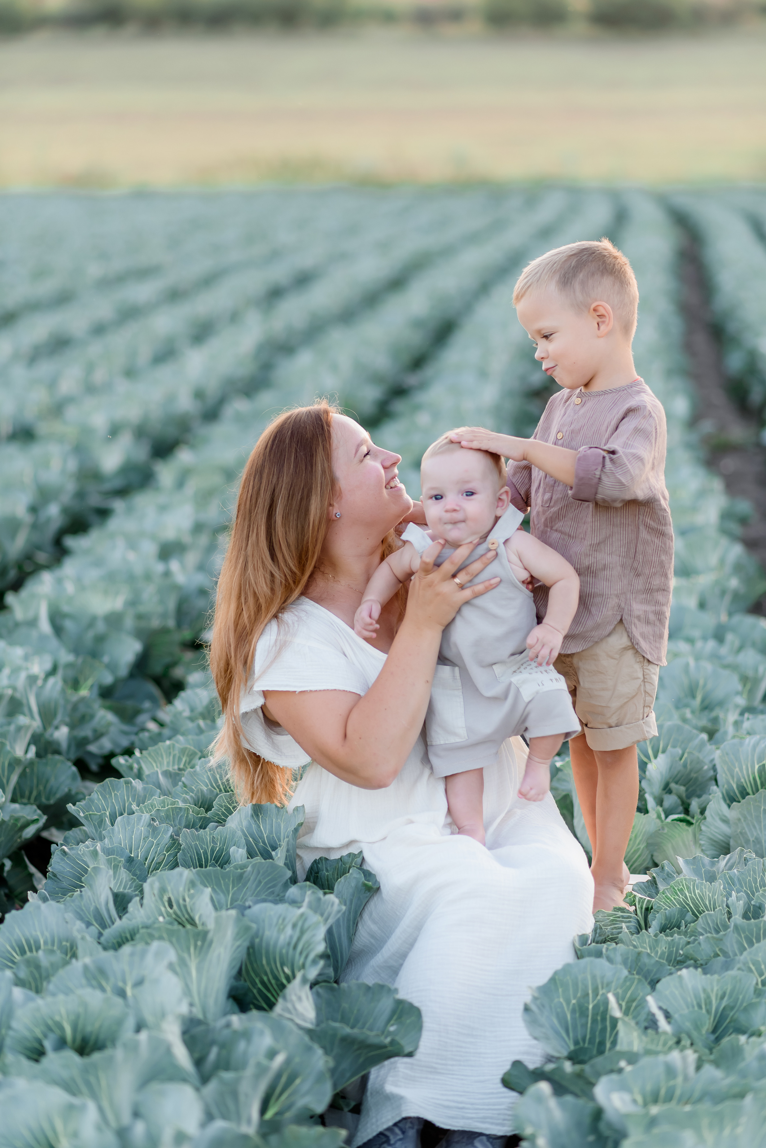 Сімейна в капусті. Надя з родиною. Сімейний та дитячий фотограф в Києві та Ірпені Тетяна Чайка