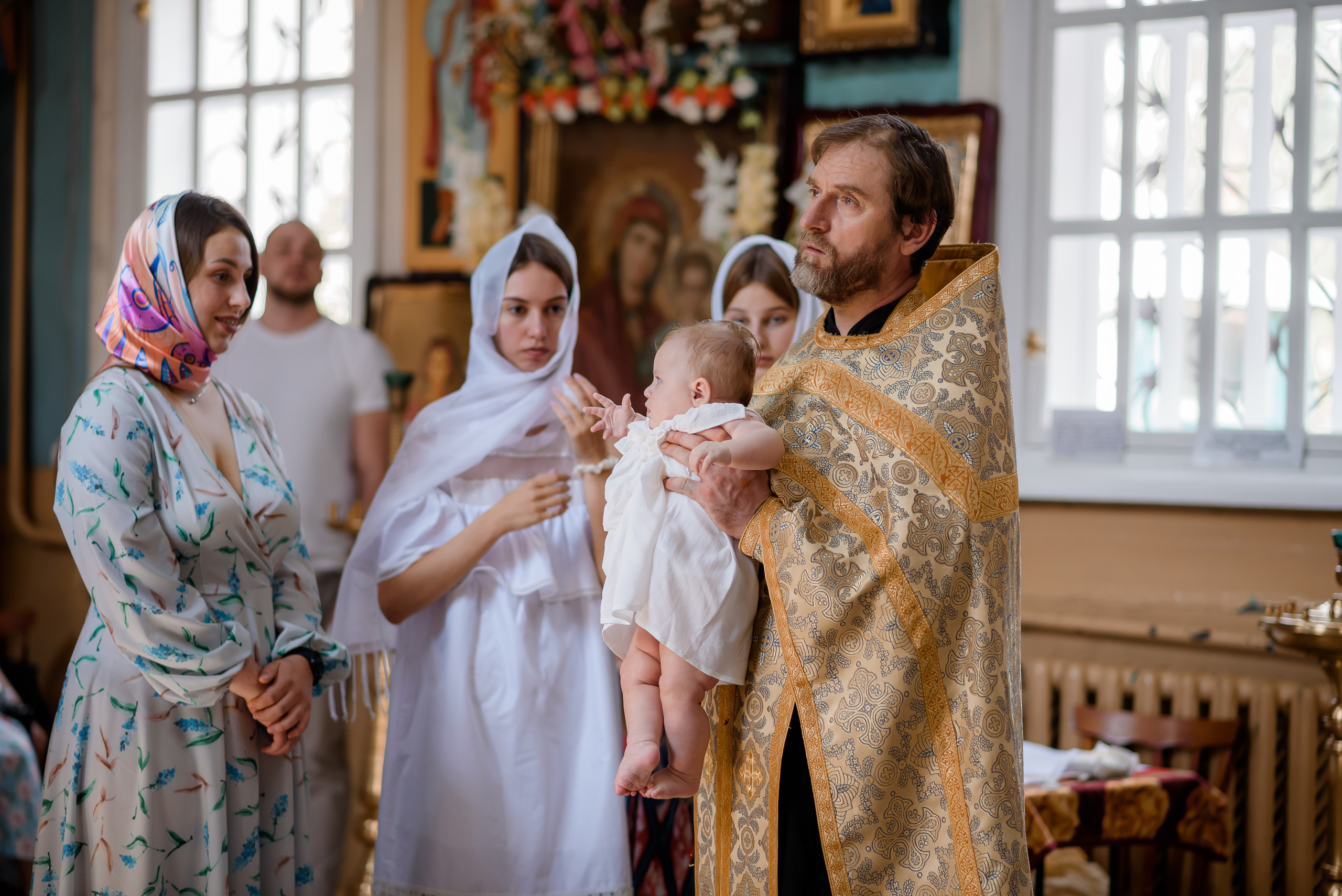 Хрещення Емми. Свято-Троїцька Церква м.Ірпінь. Сімейний та дитячий фотограф в Києві та Ірпені Тетяна Чайка