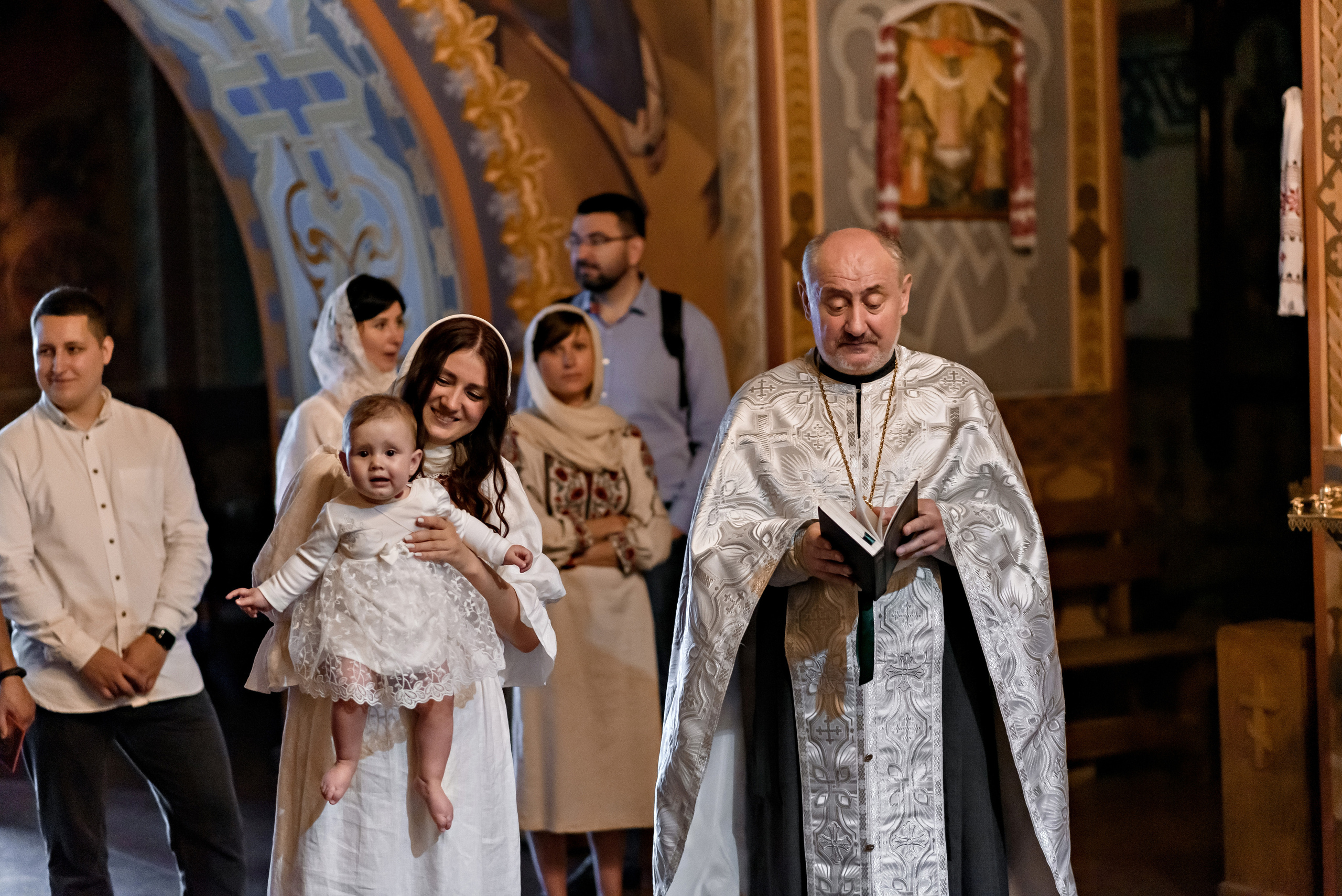 Хрещення Даринки. Храм Успіння Пресвятої Богородиці (Пирогоща). Київ. Сімейний та дитячий фотограф в Києві та Ірпені Тетяна Чайка