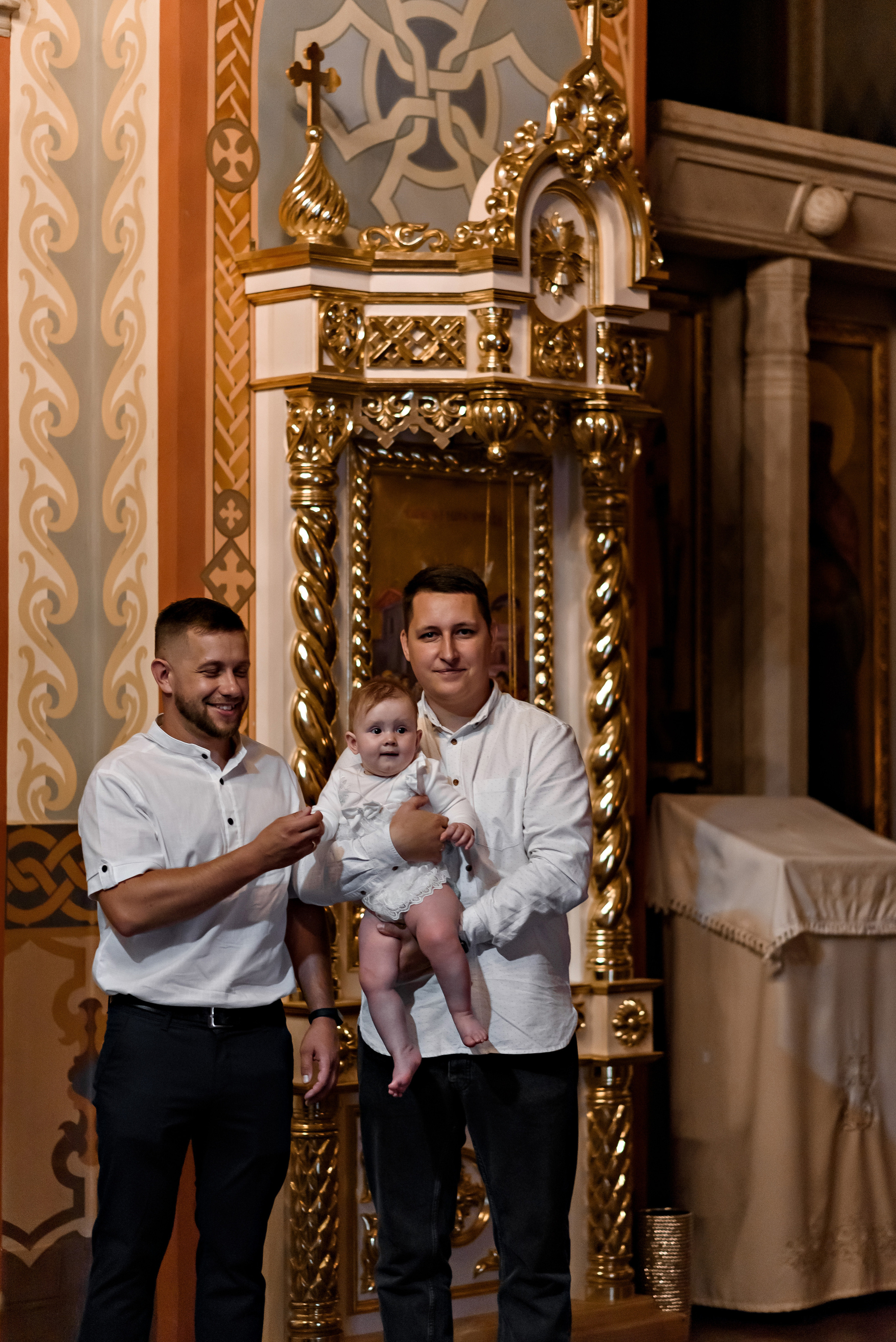 Хрещення Даринки. Храм Успіння Пресвятої Богородиці (Пирогоща). Київ. Сімейний та дитячий фотограф в Києві та Ірпені Тетяна Чайка