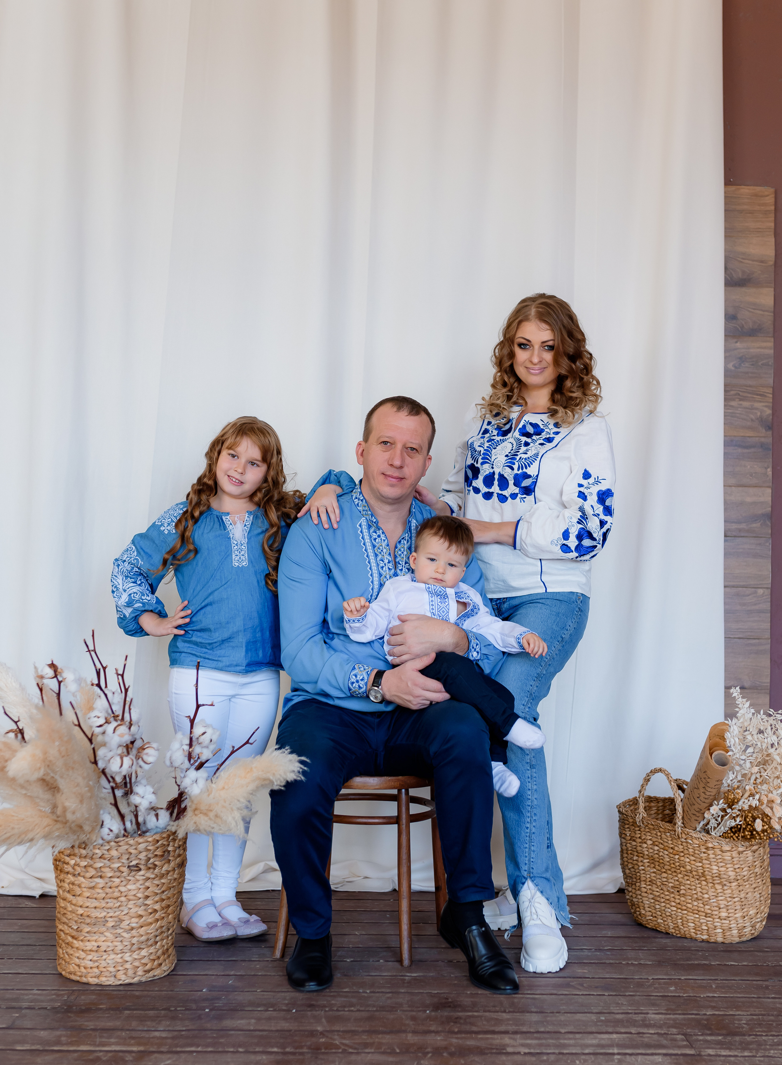 Каріна з родиною. Сімейний та дитячий фотограф в Києві та Ірпені Тетяна Чайка