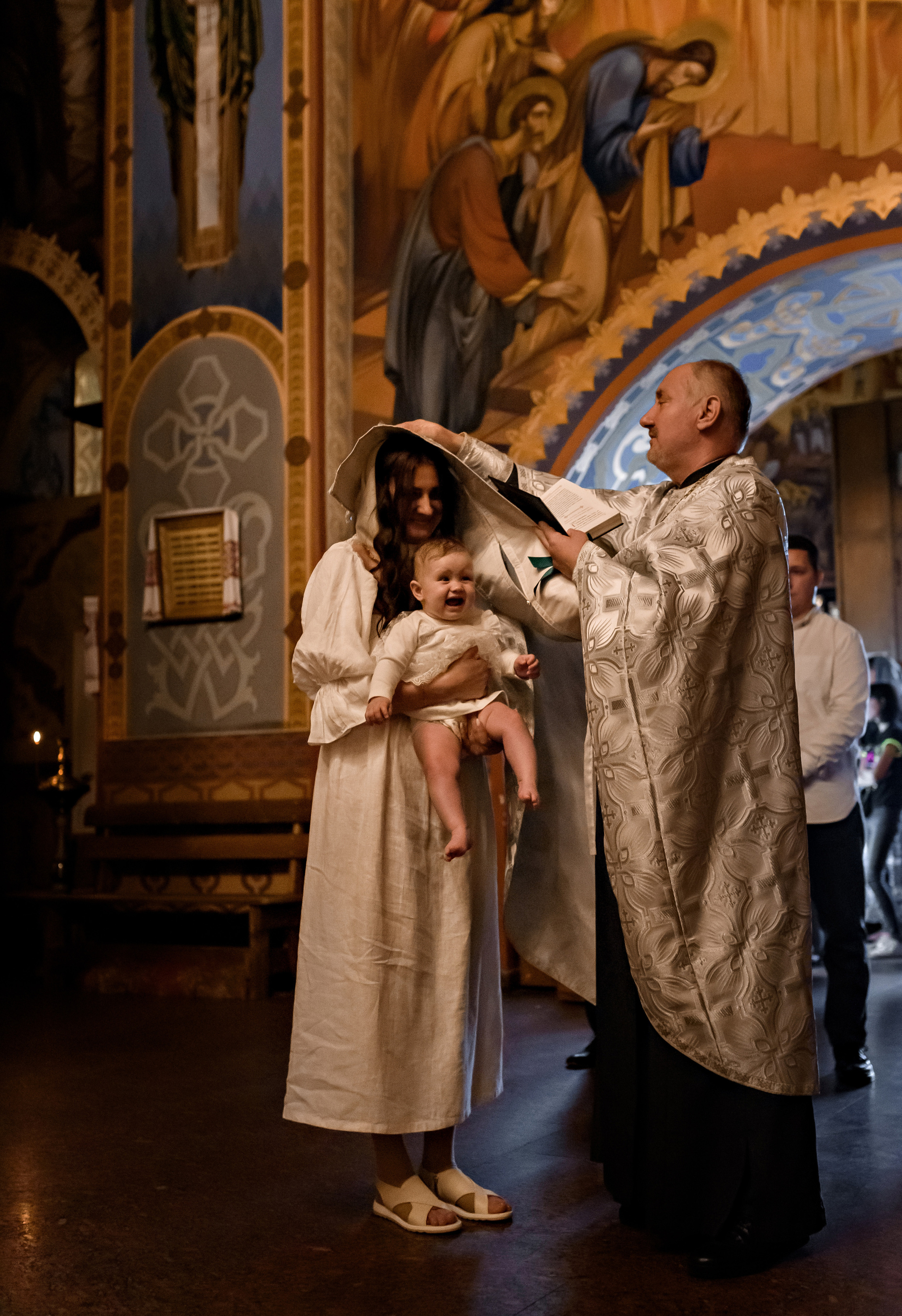 Хрещення Даринки. Храм Успіння Пресвятої Богородиці (Пирогоща). Київ. Сімейний та дитячий фотограф в Києві та Ірпені Тетяна Чайка